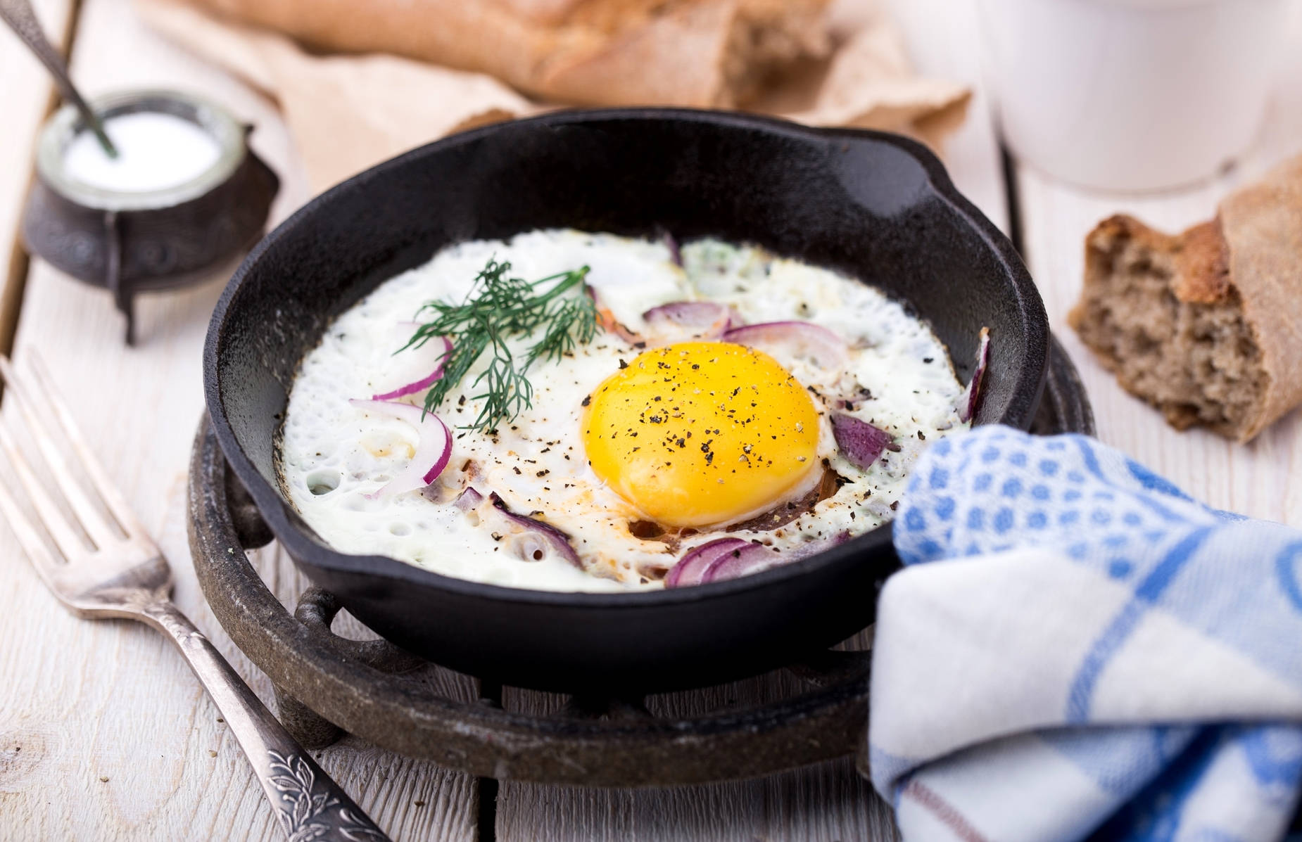 Delicious Fried Egg Seasoned With Herbs Background