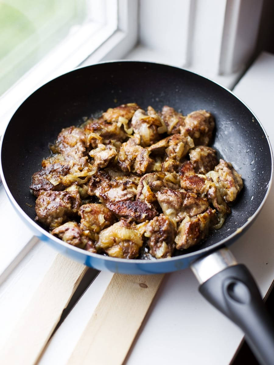 Delicious Pan-fried Chicken Livers Beside A Window Background