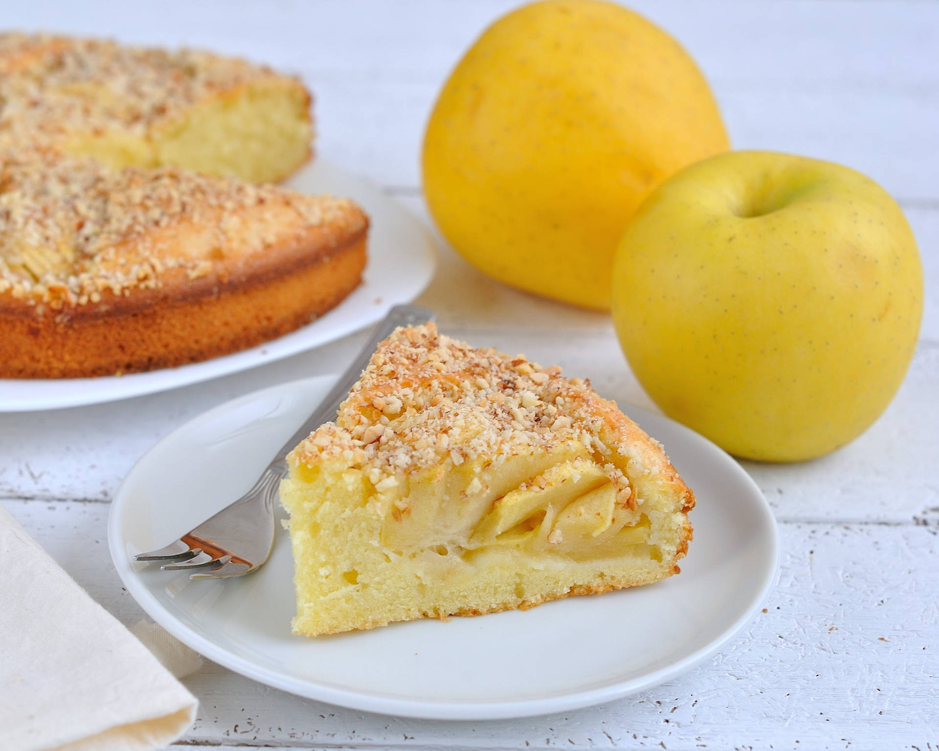 Delicious Pie With Yellow Apples Background