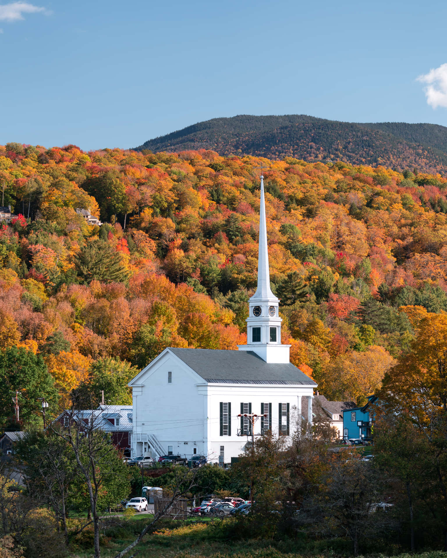 Delightful Autumn Scenery In New England Background