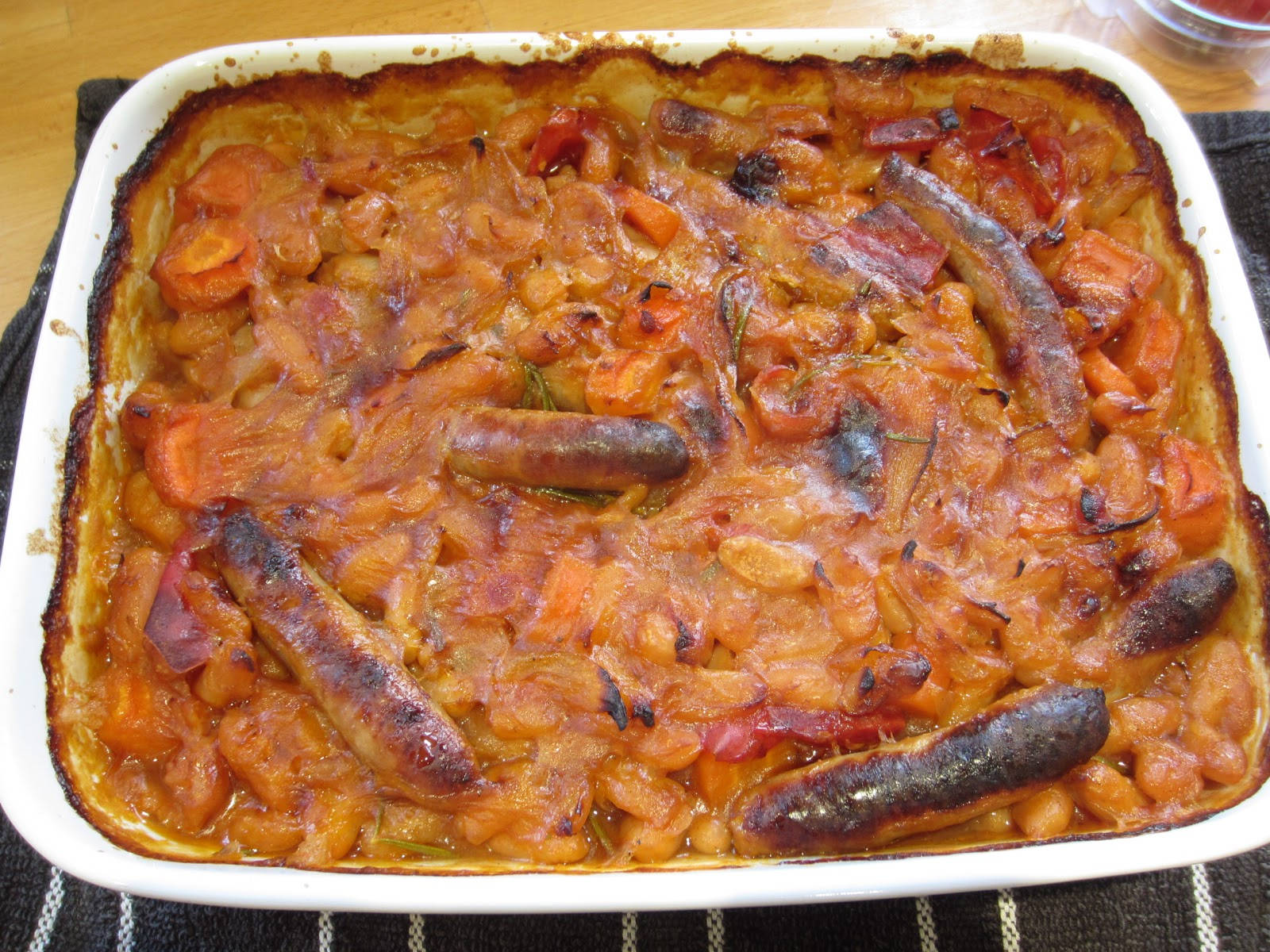 Delightful Sausage Cassoulet With Bacon Background