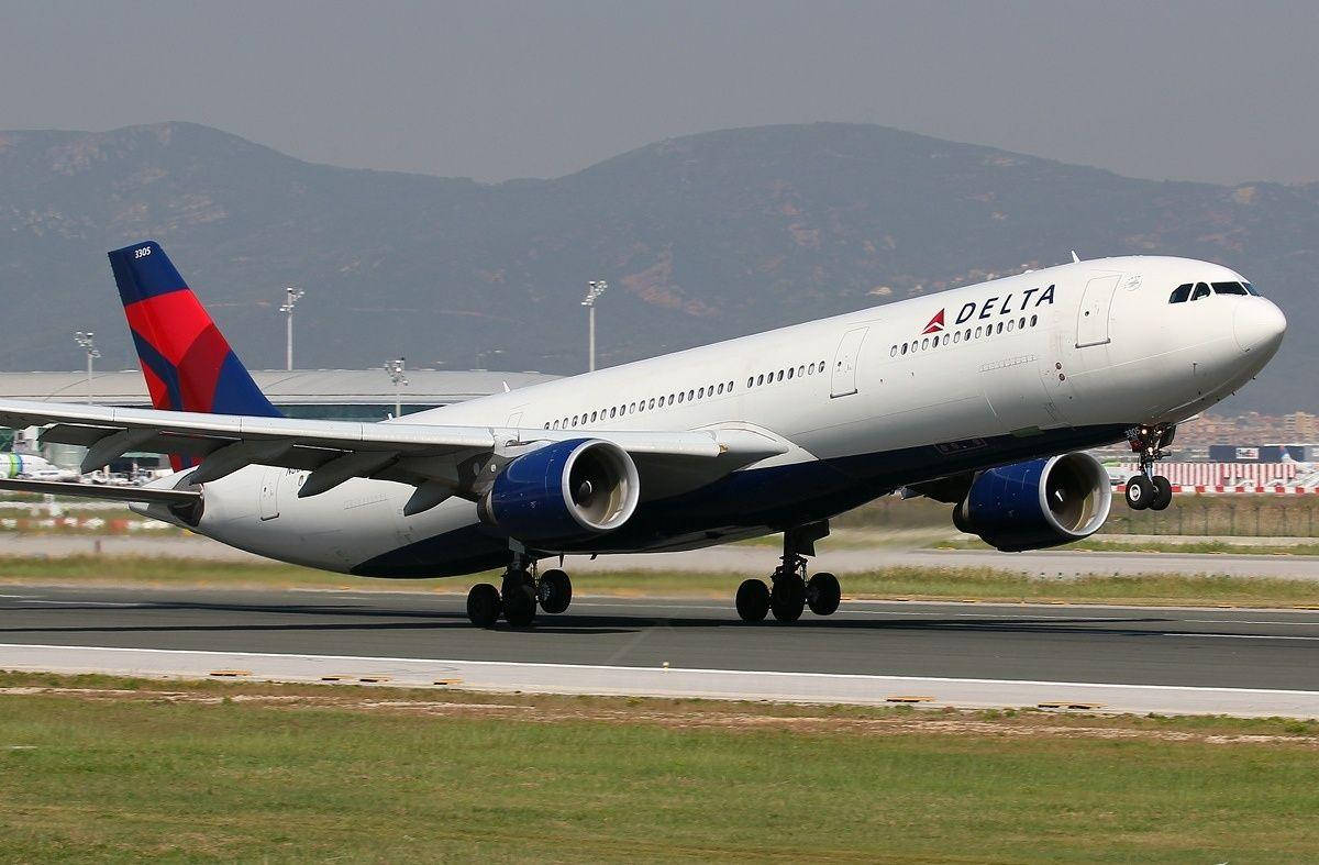 Delta Airlines Landing Plane Background