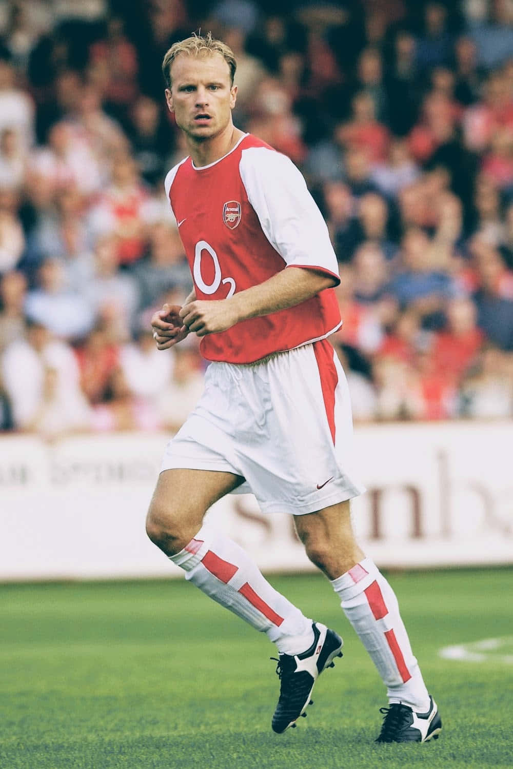 Dennis Bergkamp Arsenal Fc Vs. Stevenage Borough Background