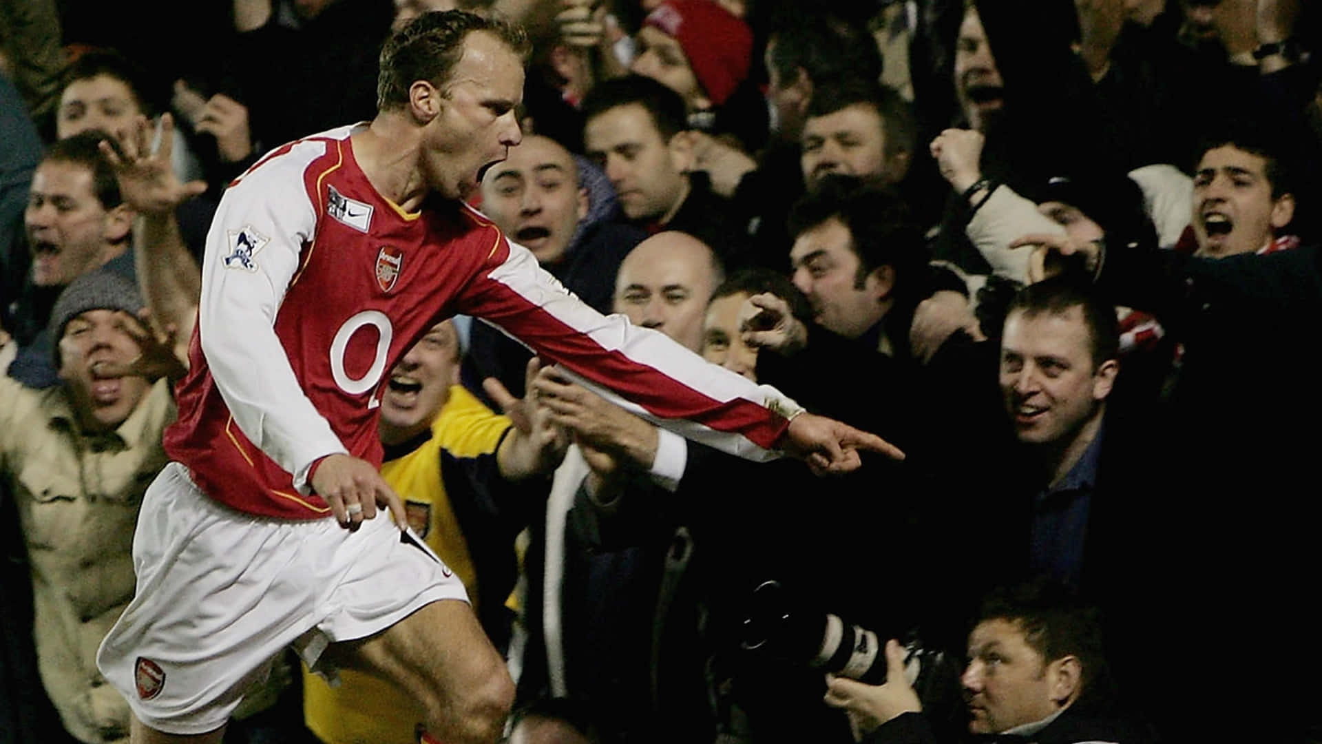 Dennis Bergkamp Arsenal Vs. Manchester United Background