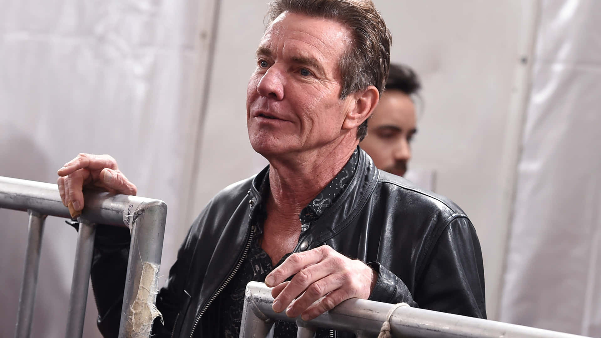 Dennis Quaid 2560 X 1440 Background