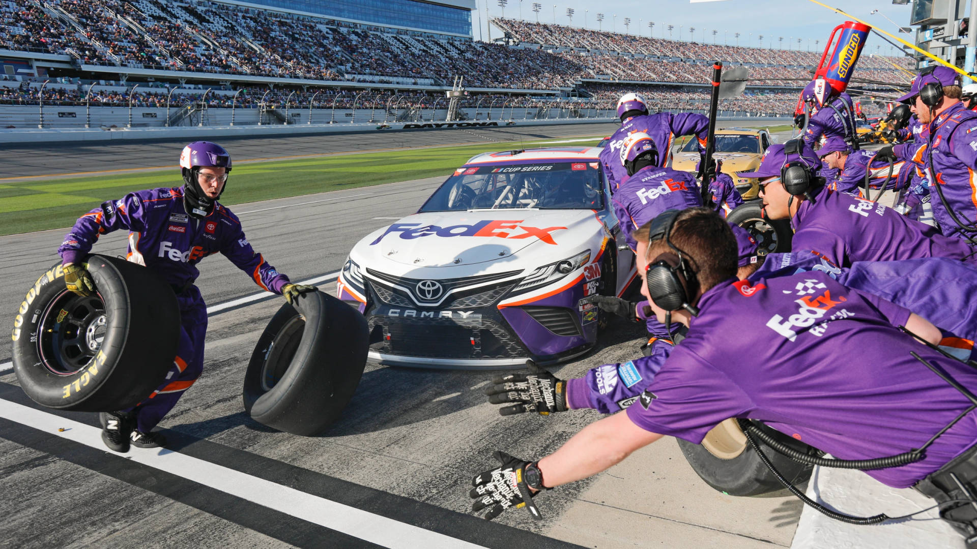 Denny Hamlin Prepping Up At Pit Stop