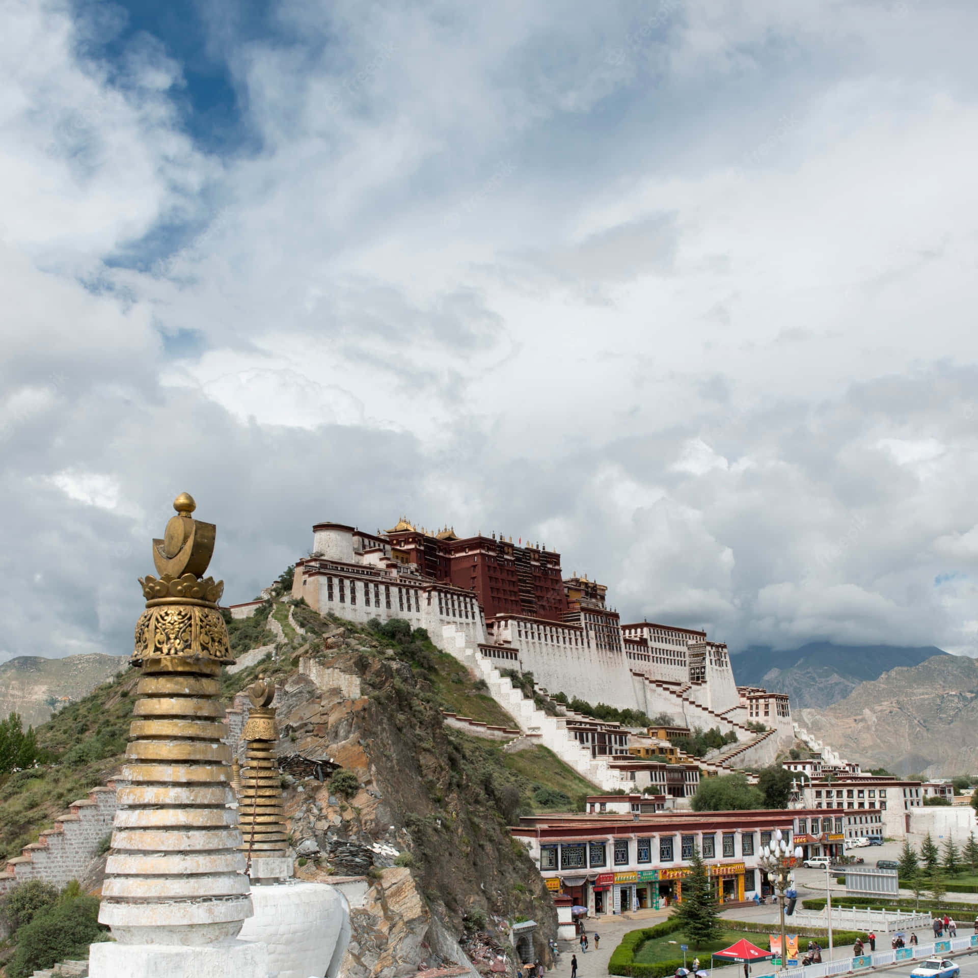 Dense Clouds In Lhasa Background