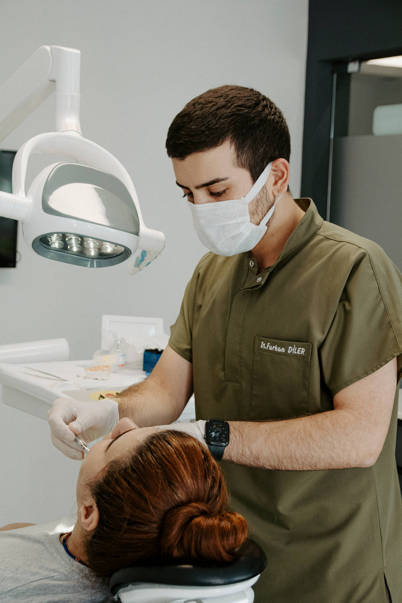 Dentist In Green Scrubs Dentistry Background