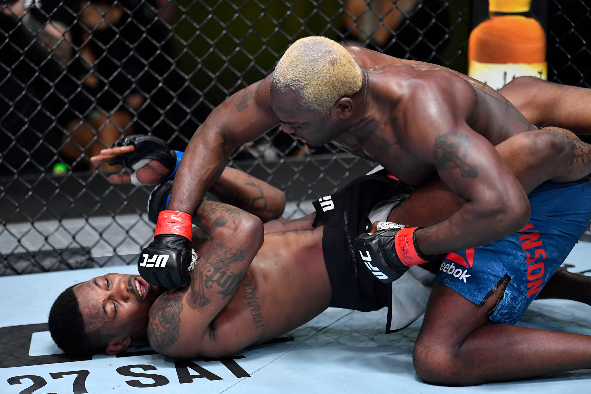 Derek Brunson Tackled Background