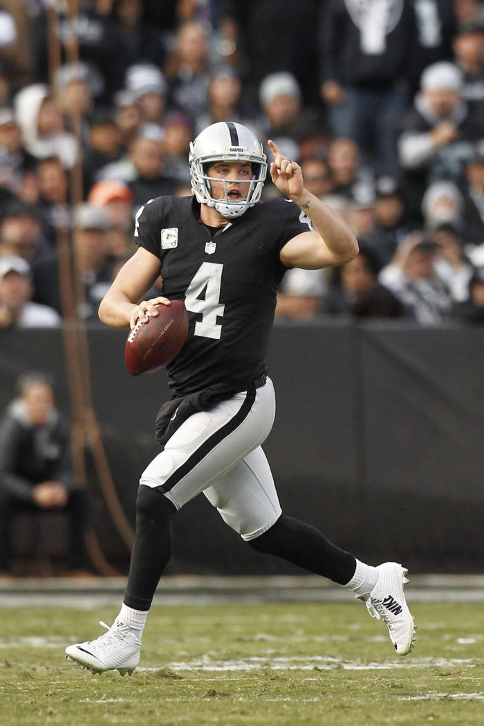 Derek Carr Running With The Ball Background