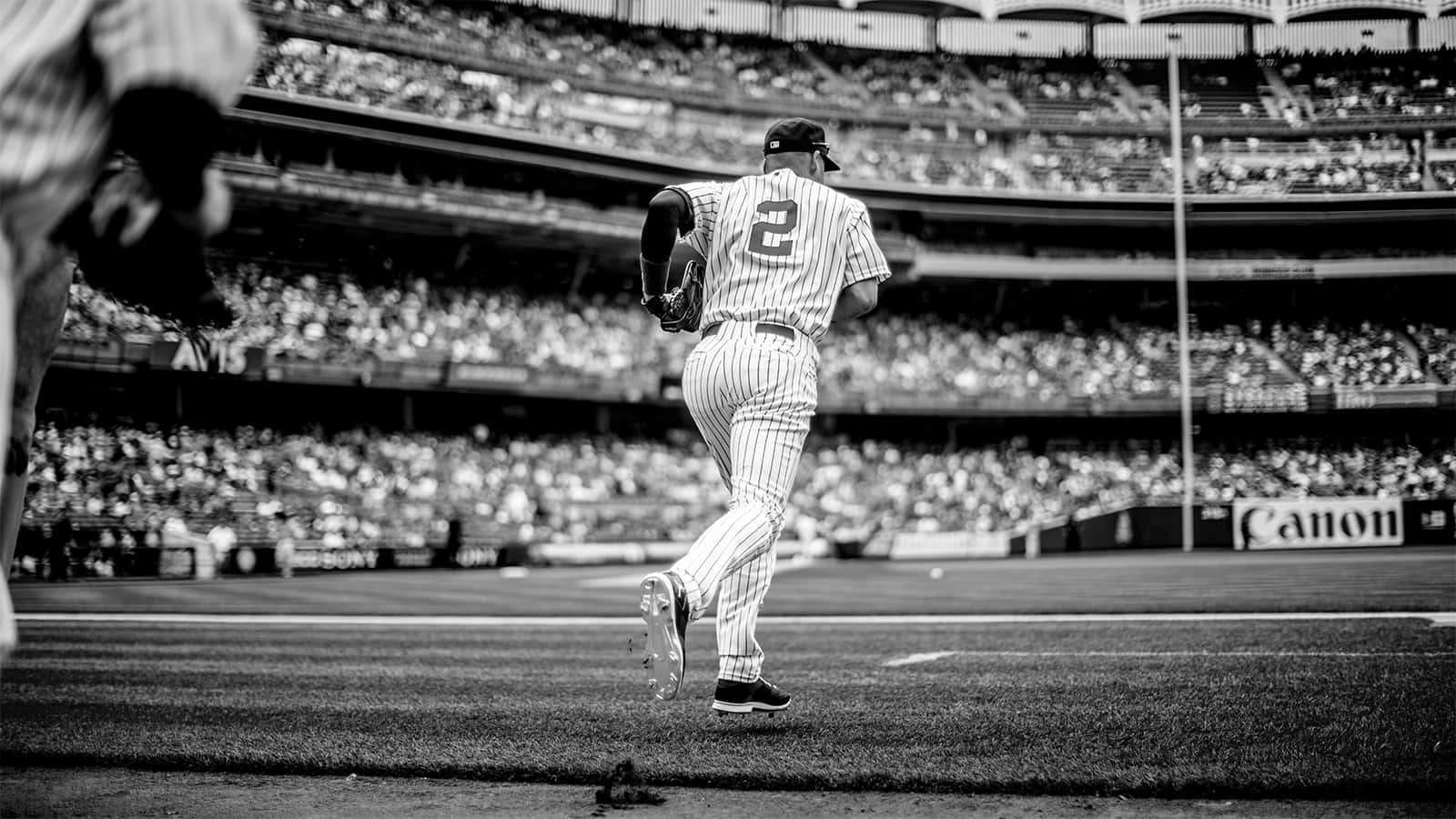 Derek Jeter Running Through The Field Background