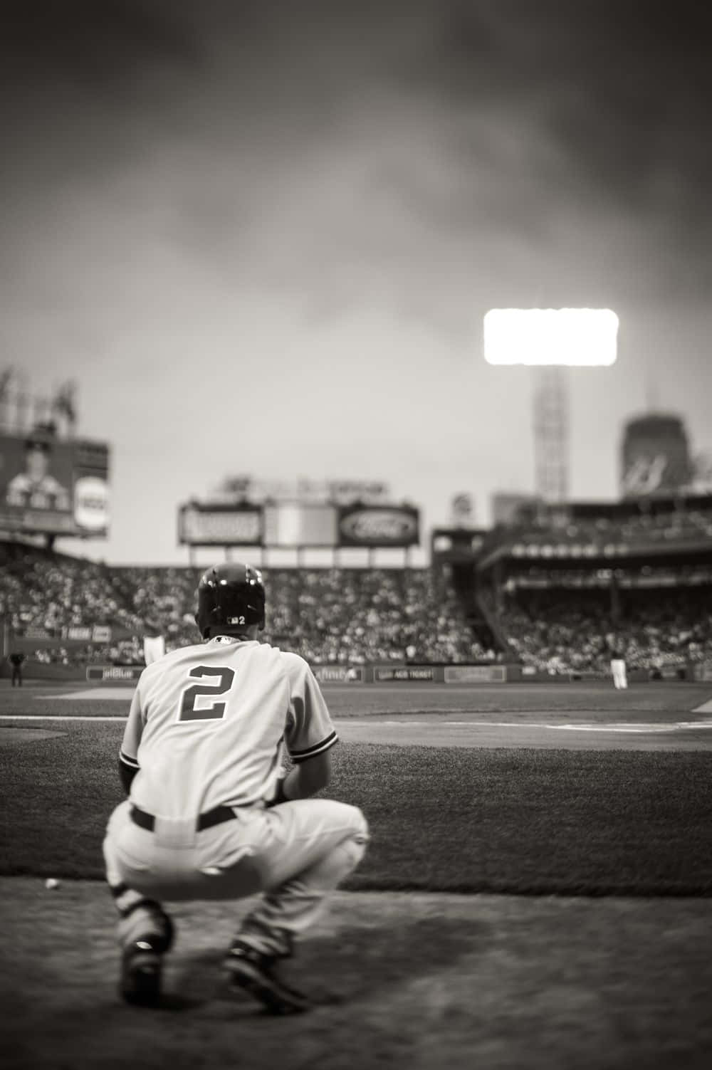 Derek Jeter Waiting On Mound Background