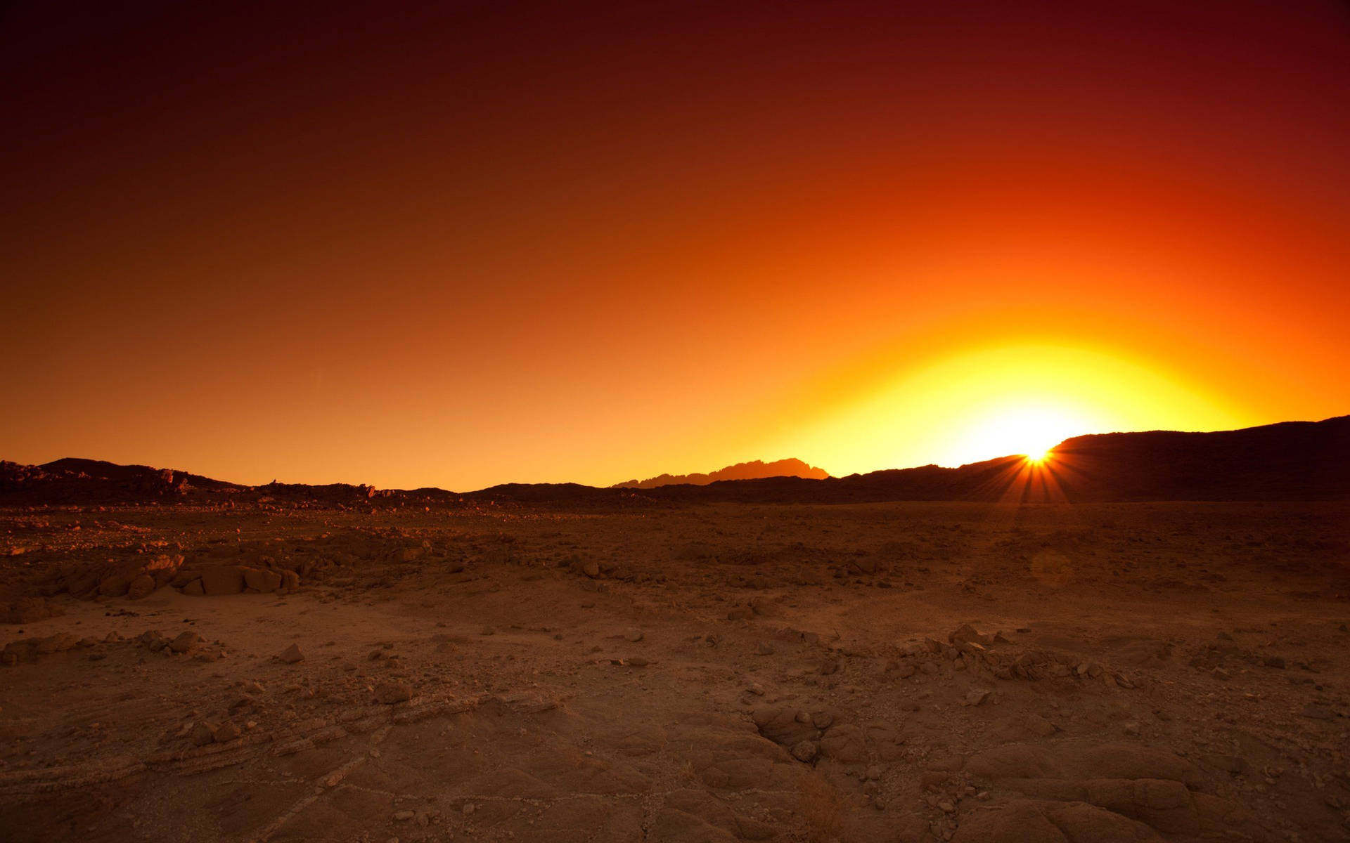 Desert Sun In Horizon Background
