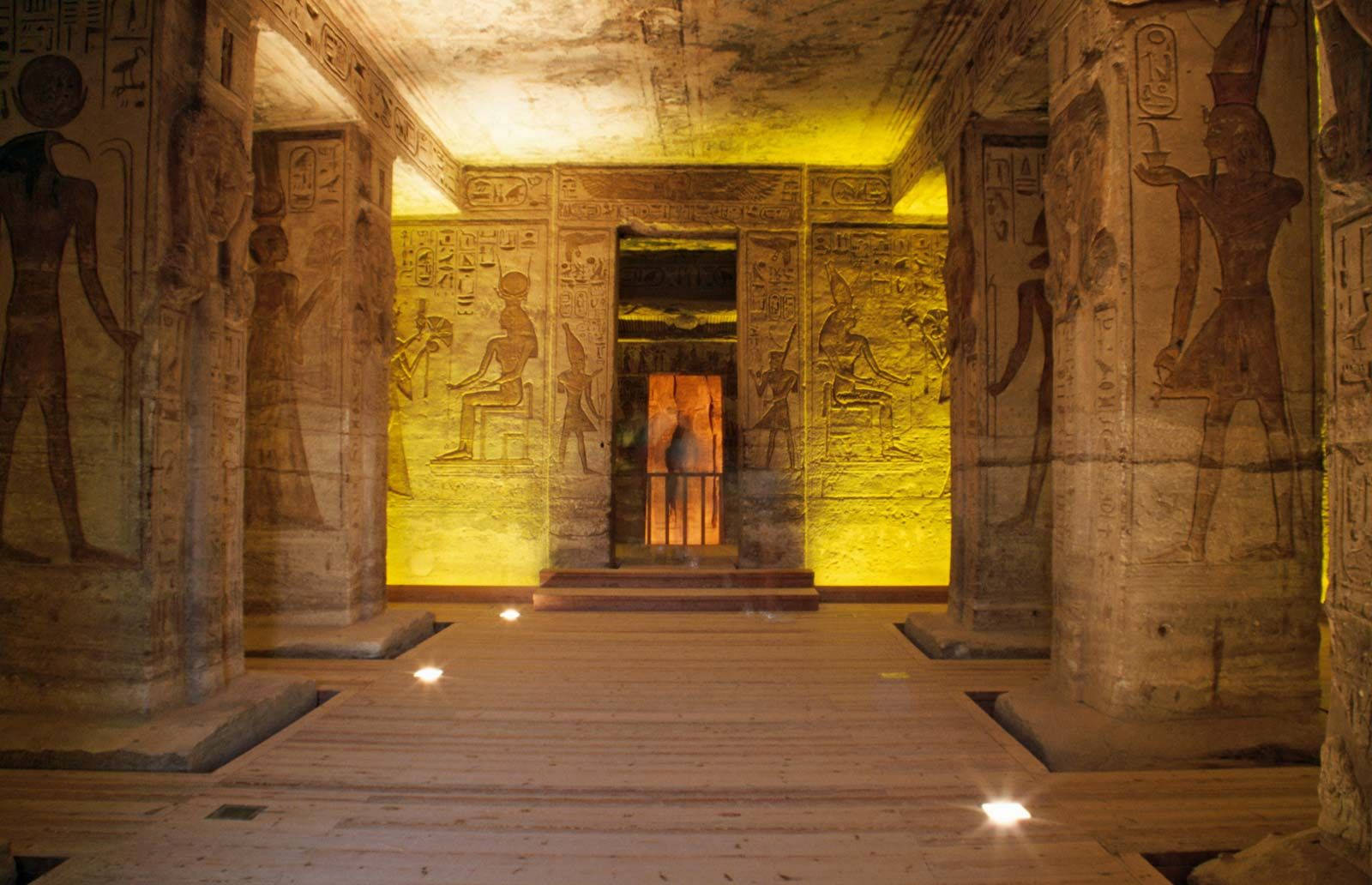 Designed Columns Inside The Great Temple Of Abu Simbel Background