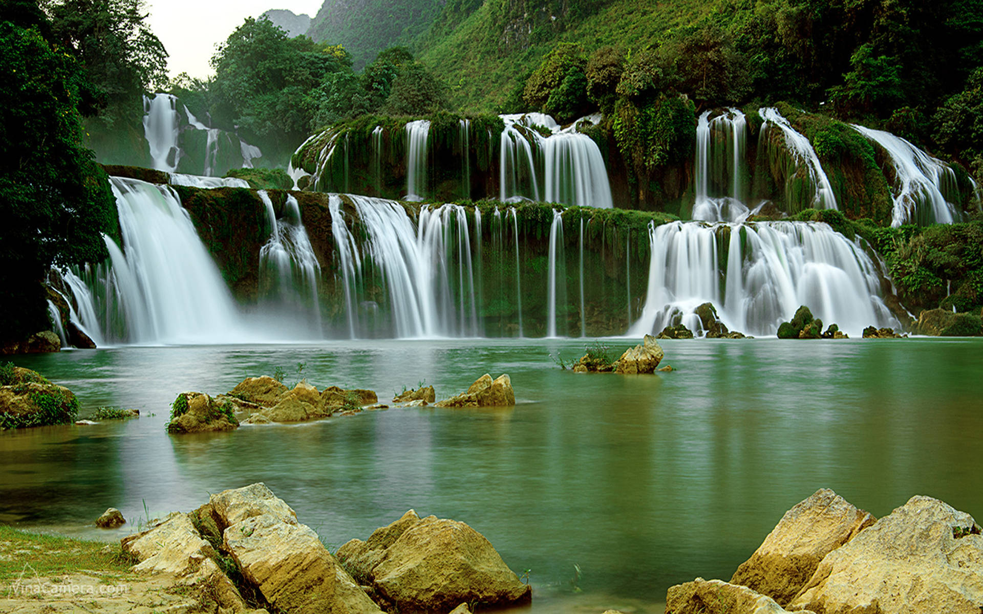 Detian Falls Vietnam Background