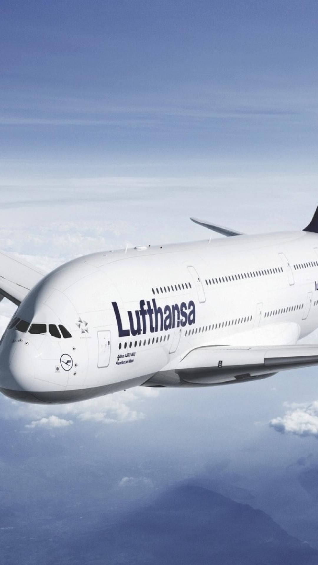 Deutsche Lufthansa Plane Flight