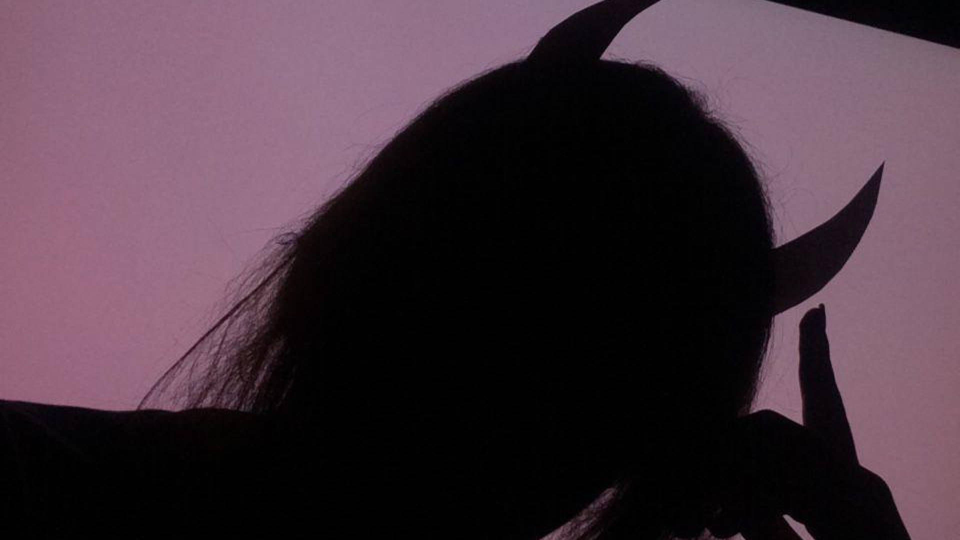 Devil-girl Aesthetic Profile Picture Background