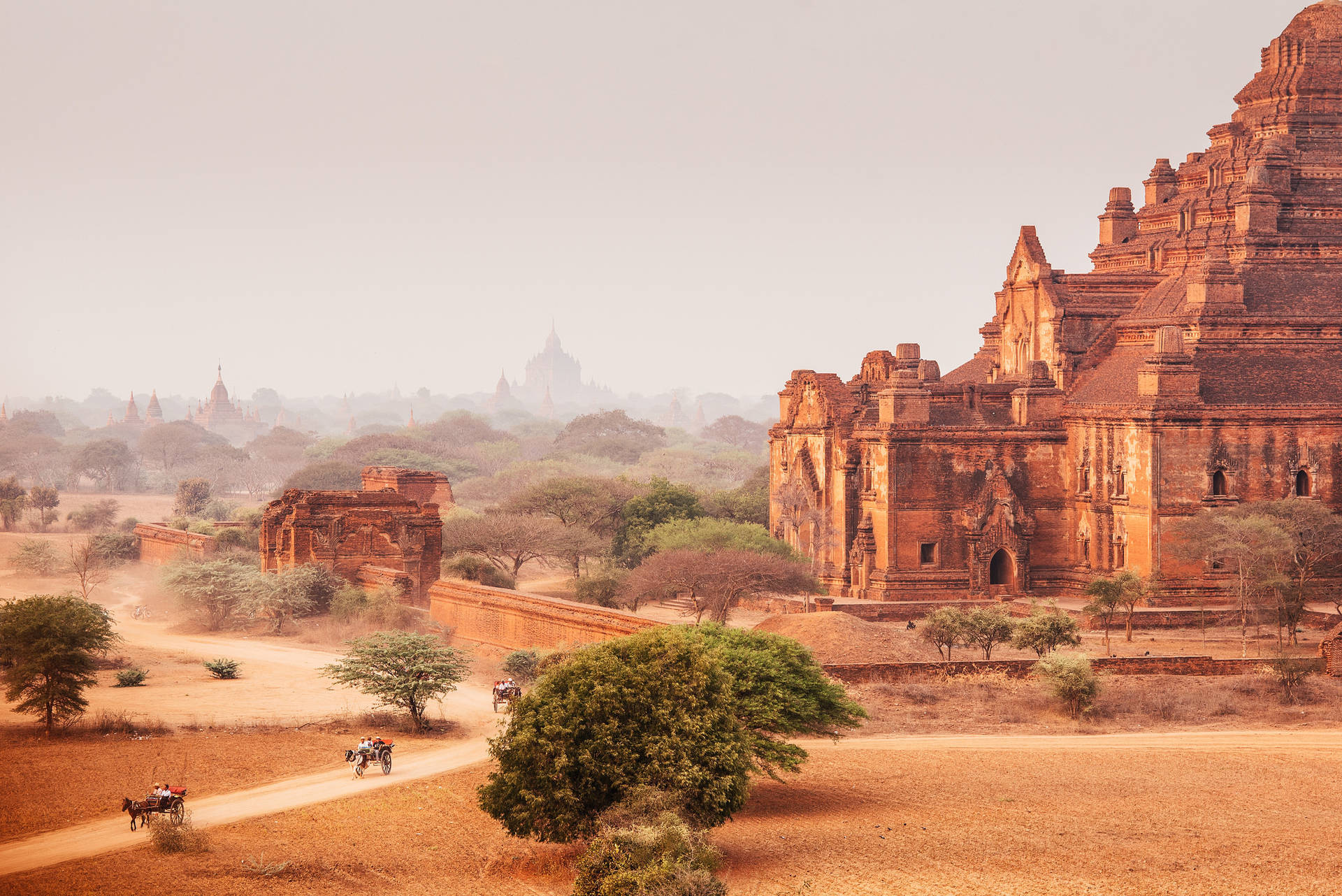 Dhammayangyi Temple Myanmar Background