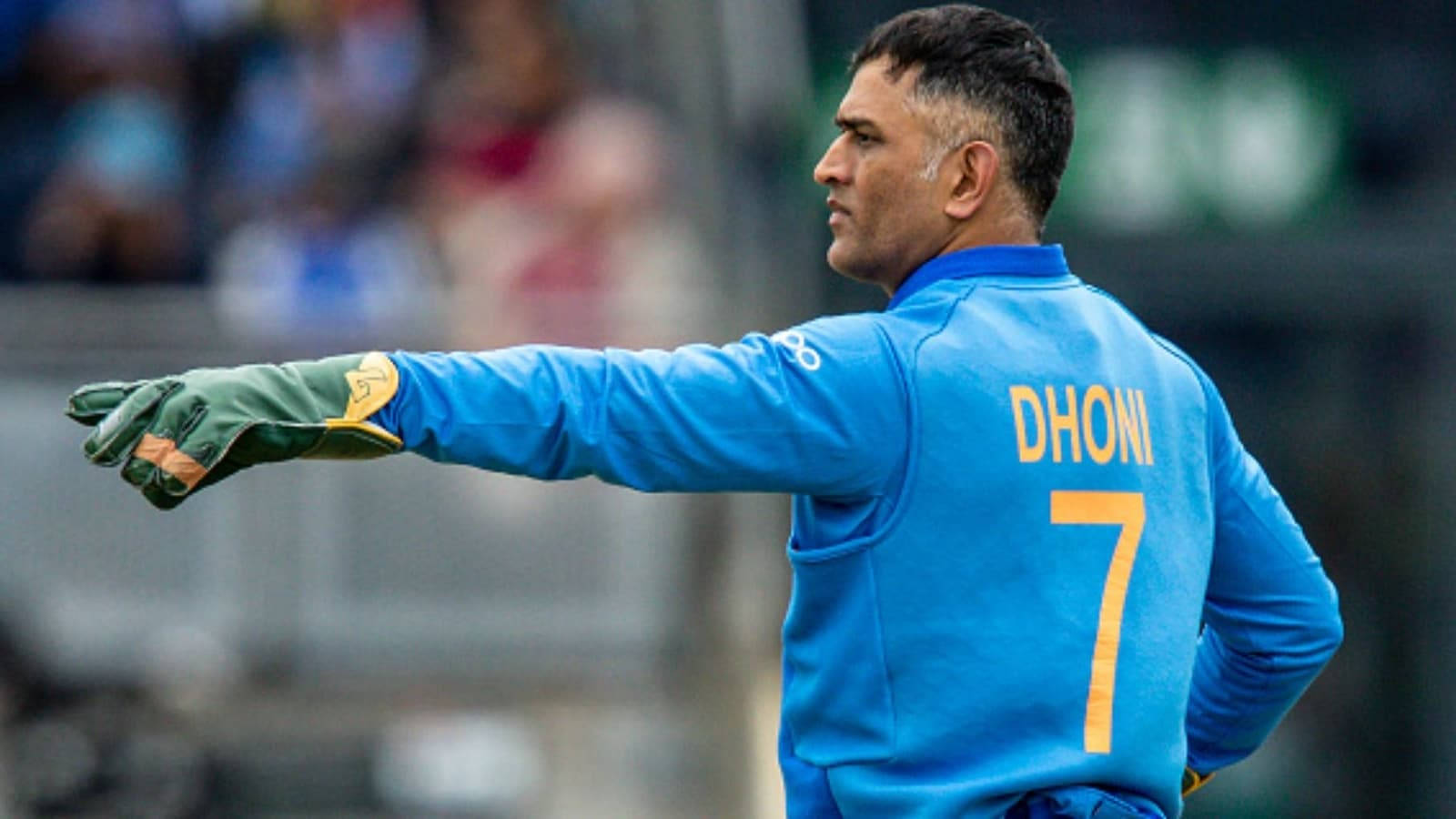 Dhoni 7 Pointing Out Background