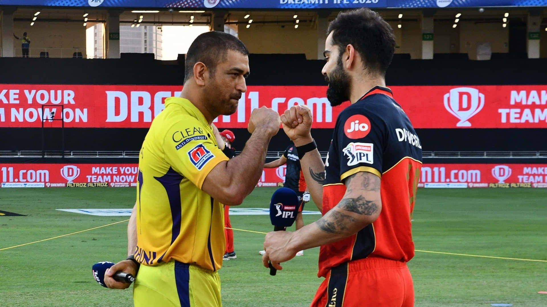 Dhoniand Kohli Fist Bumpat I P L Background