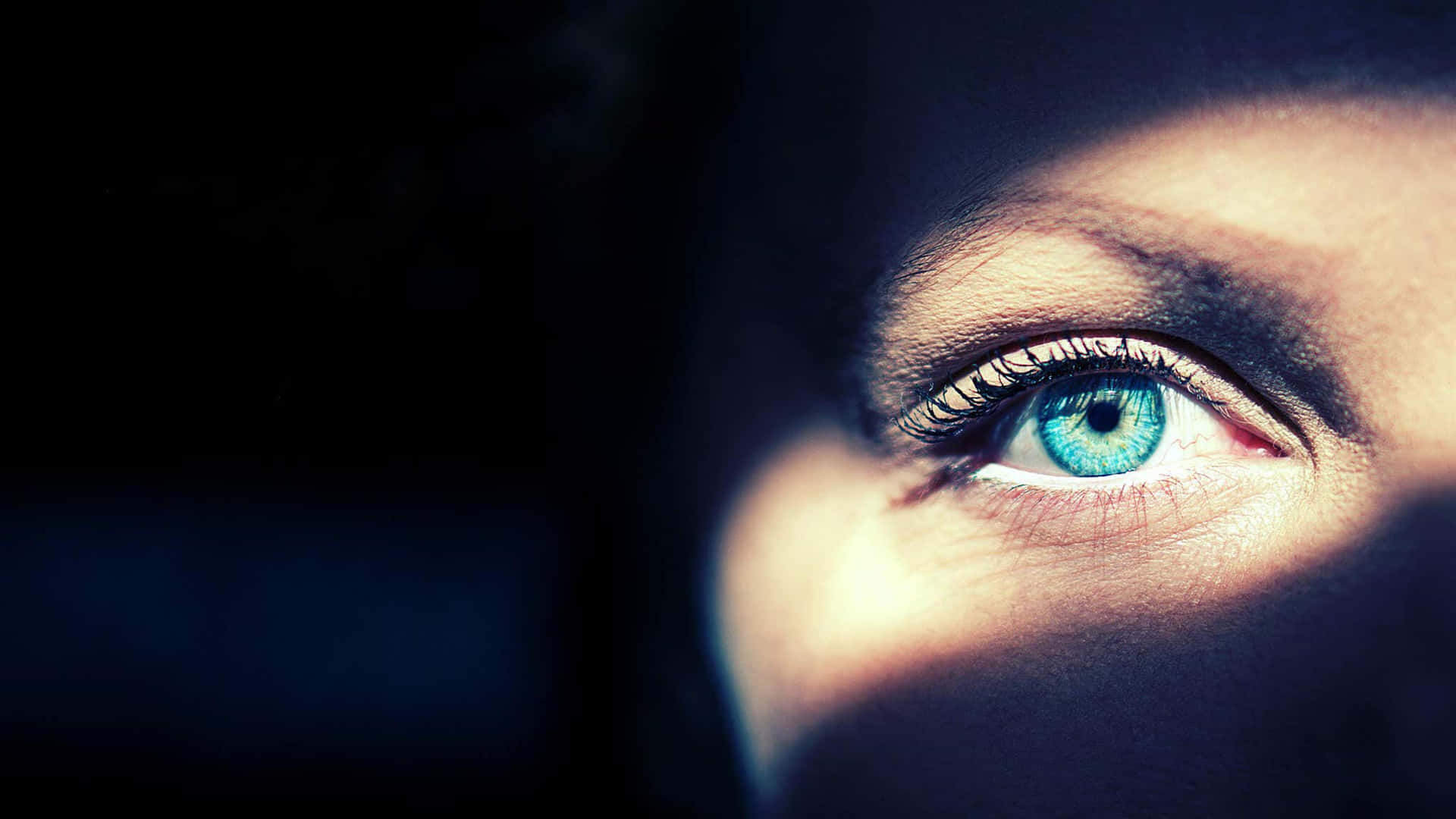 Diabolical Blue Eye [wallpaper] Background