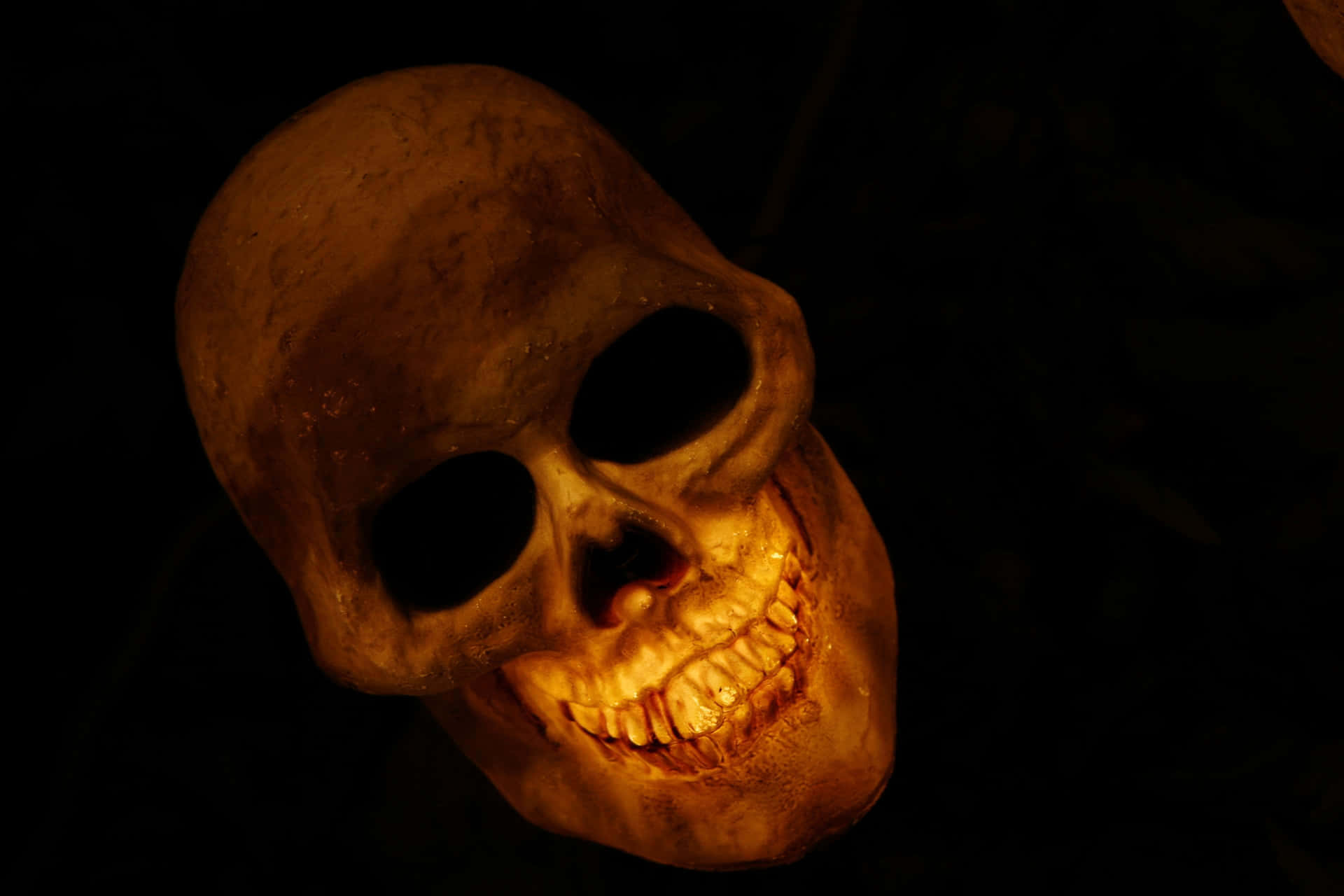 Diabolical Glowing Skull [wallpaper] Background