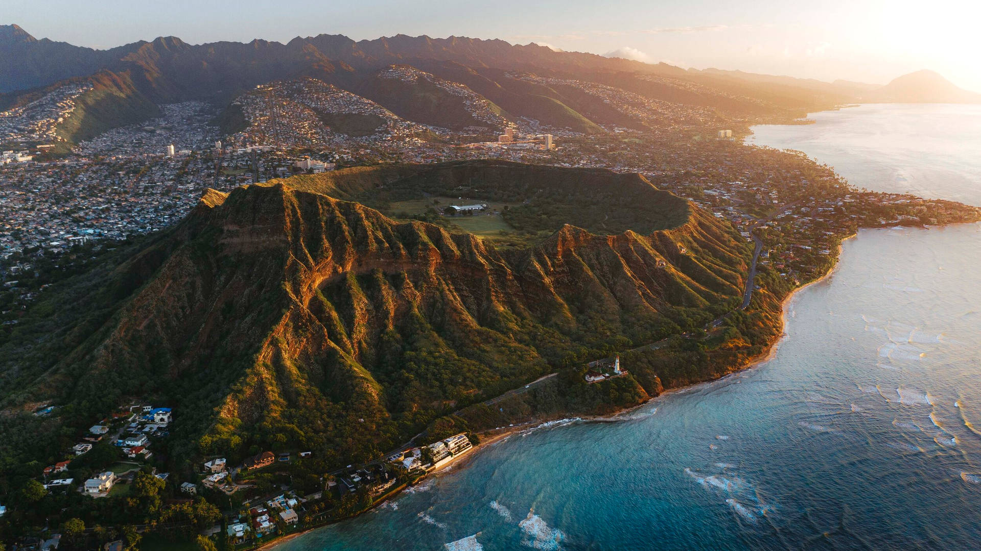 Diamond Head In Oahu Background