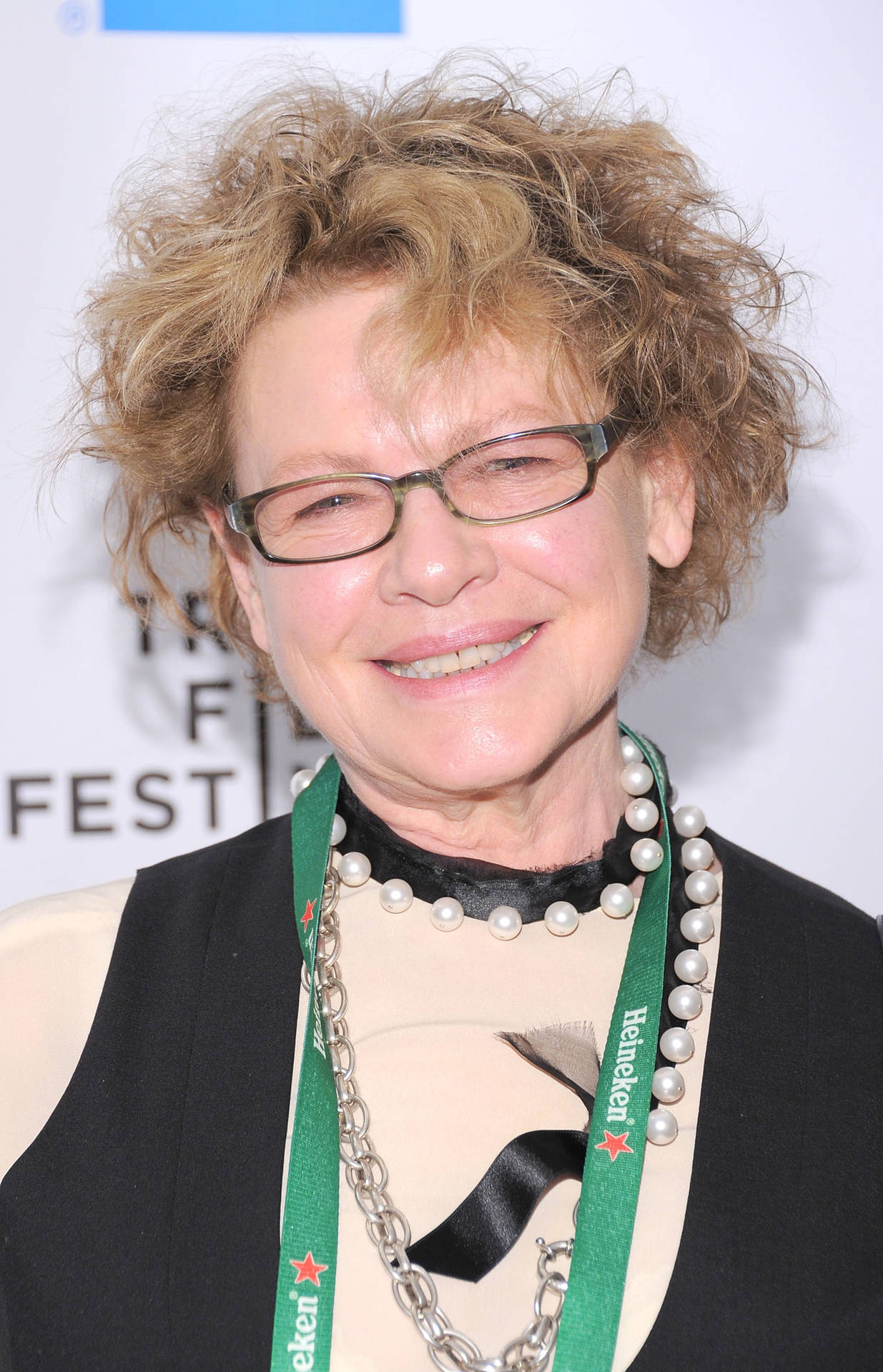 Dianne Wiest At The 2011 Tribeca Film Festival Awards Background