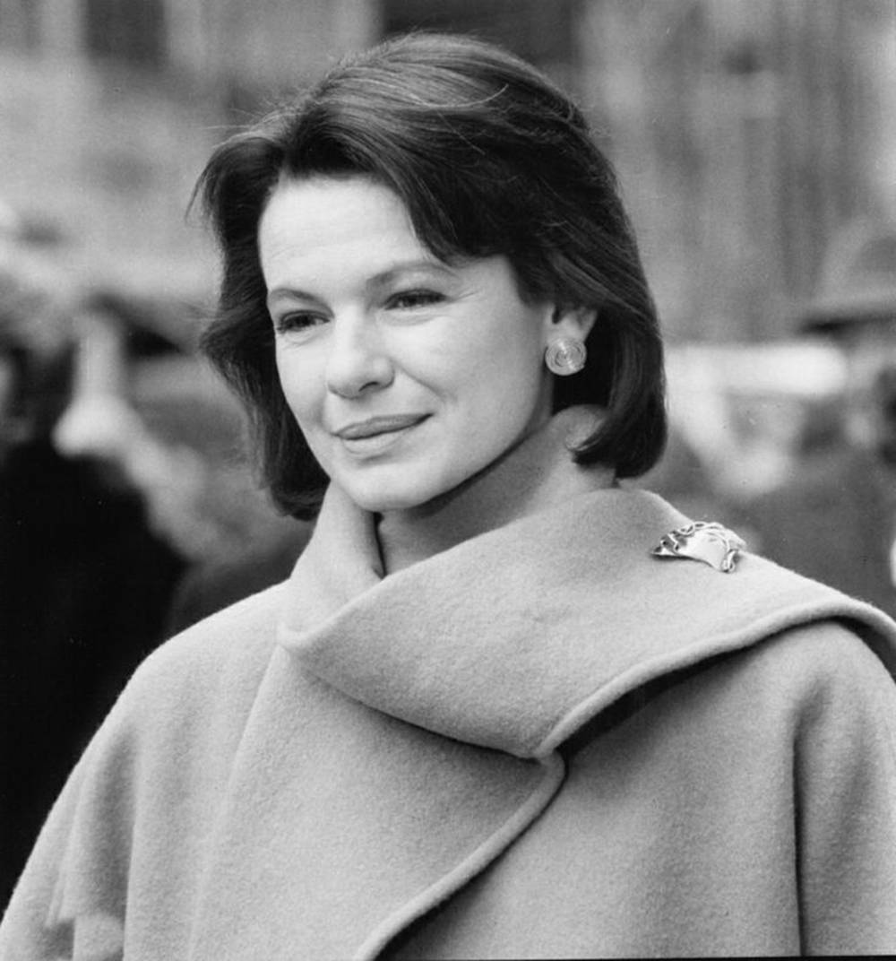 Dianne Wiest Black And White Bokeh Angle Shot