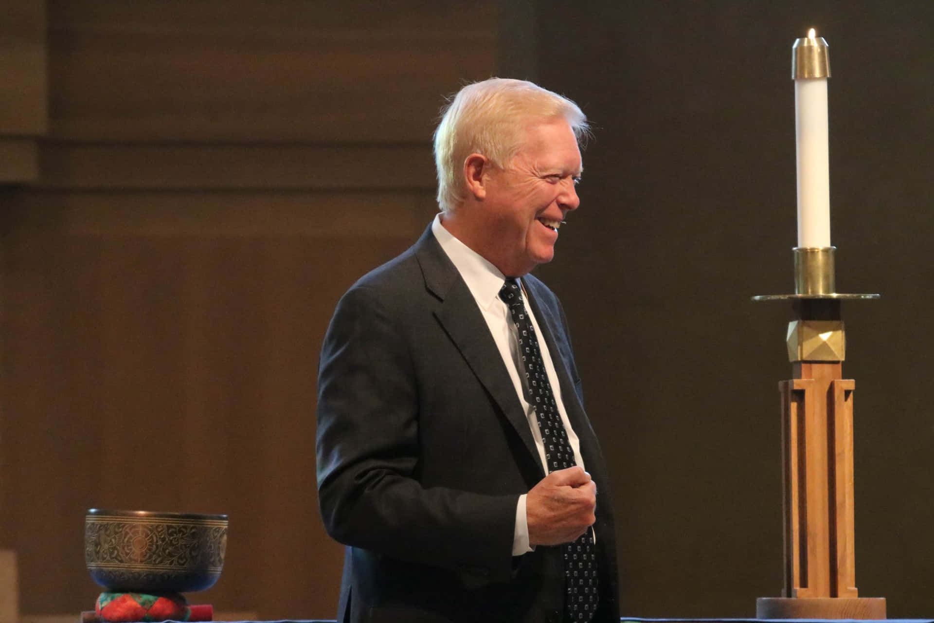 Dick Gephardt Attending Catholic School Mass Background