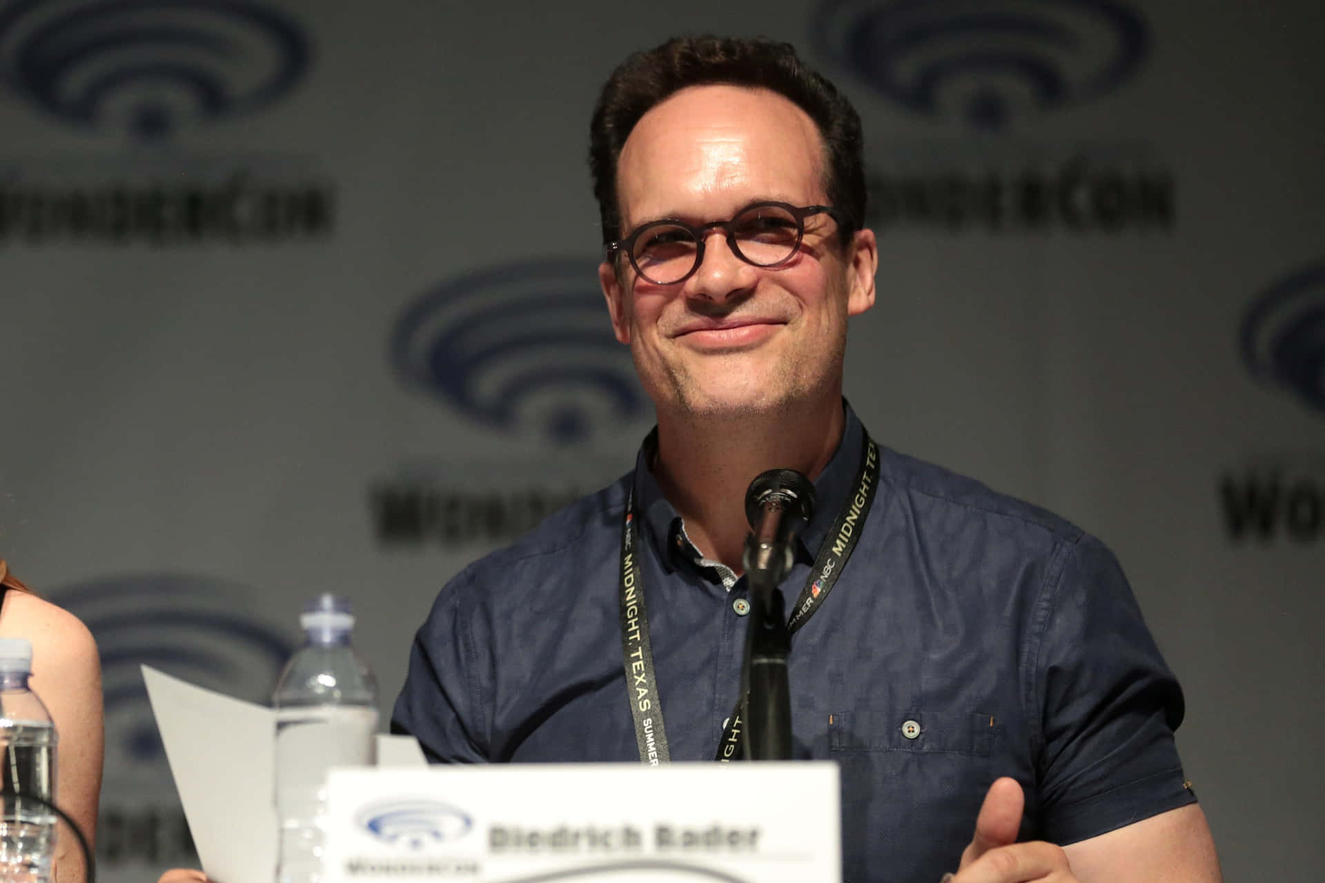 Diedrich Bader 2560 X 1707 Background