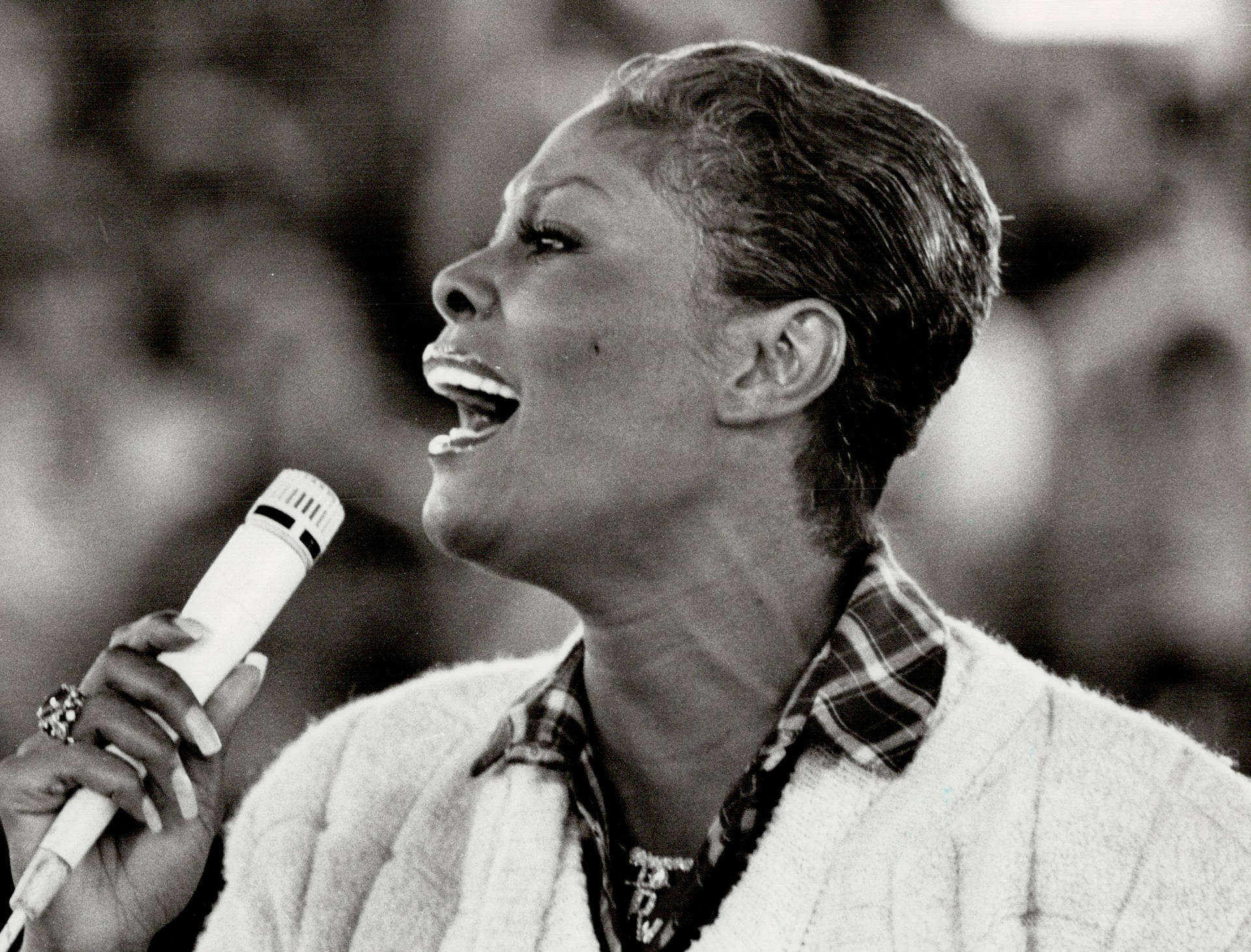 Dionne Warwick In Gray Background