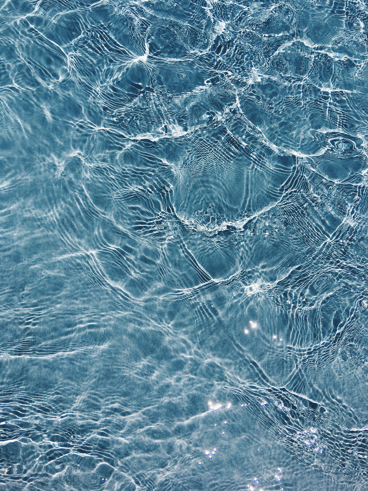 Discover Inner Contemplation And Serenity In A Rippling Pool Of Water. Background