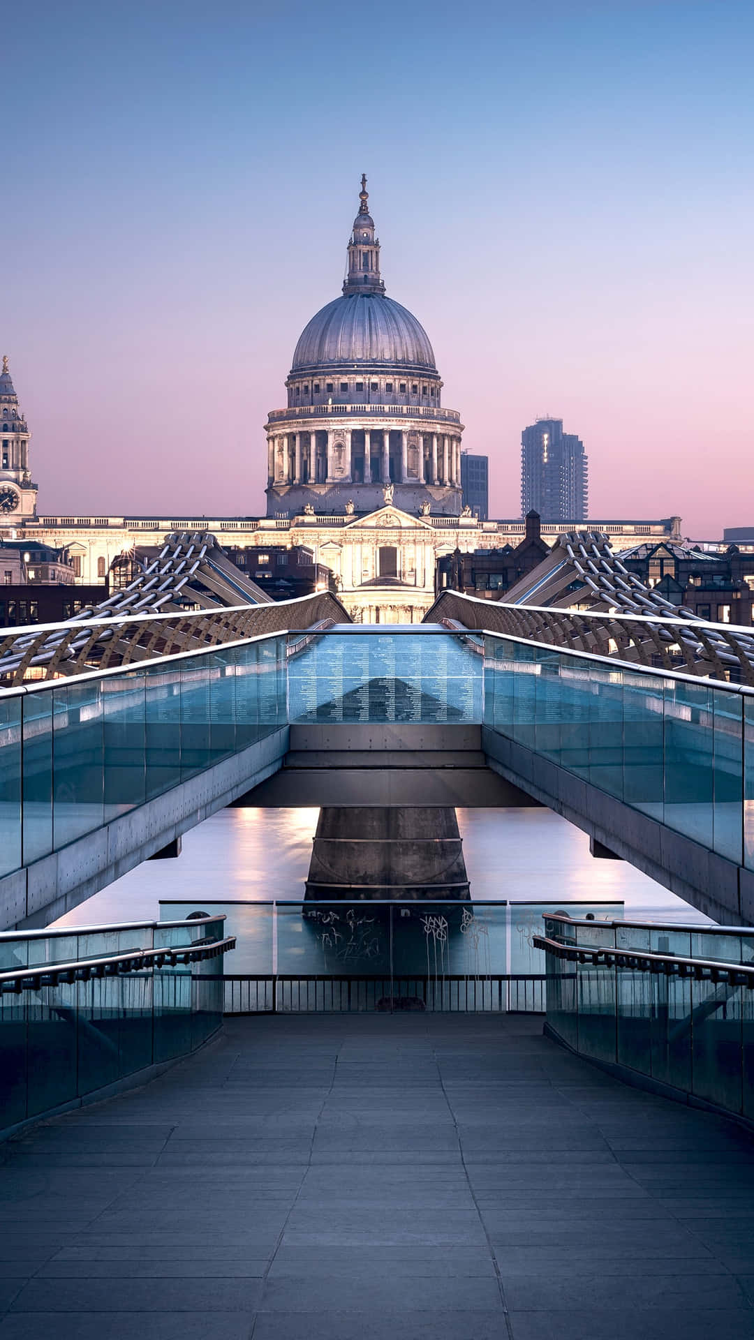 Discover London's Sights On Your Iphone Background