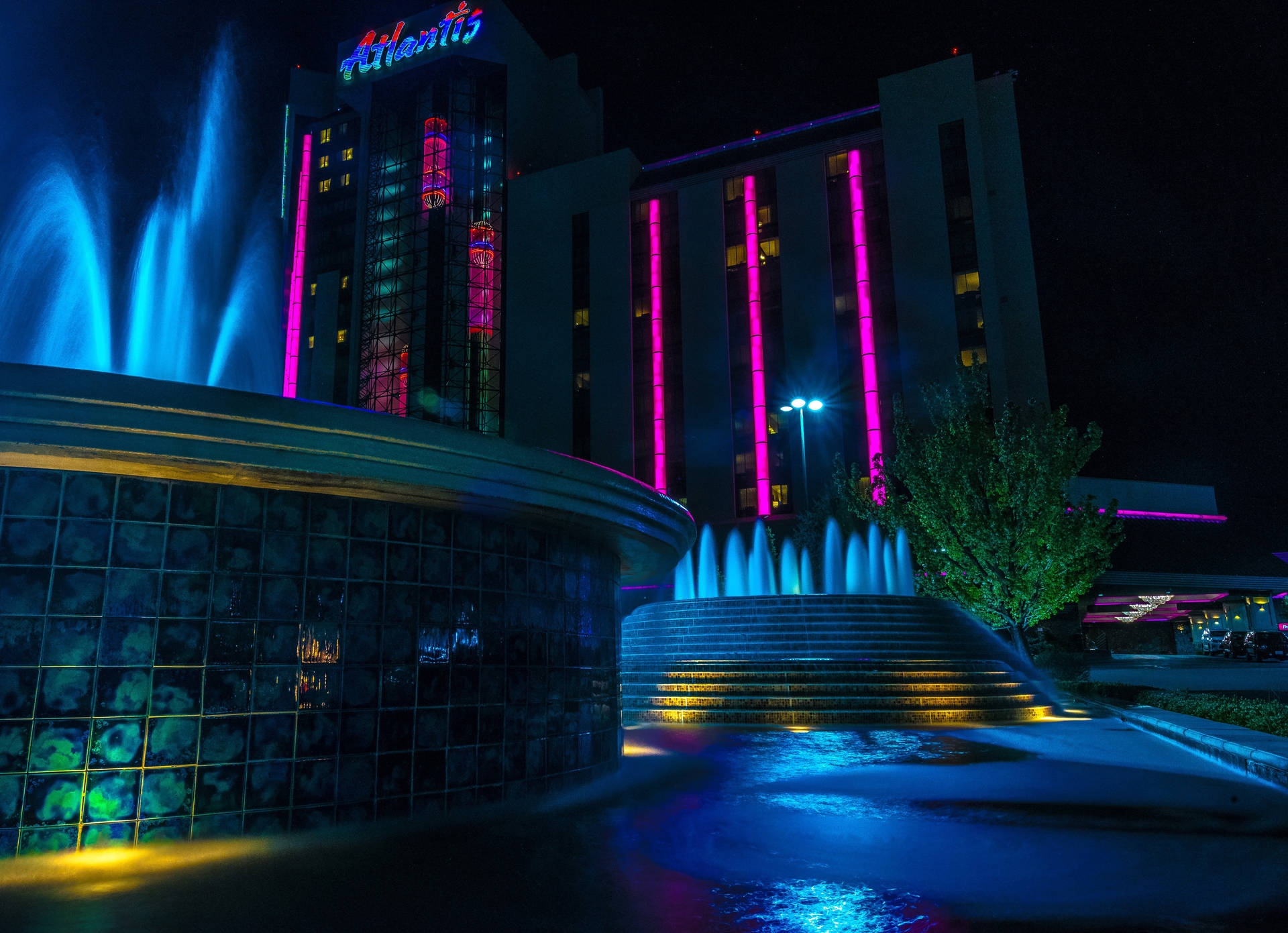 Discover Luxury And Excitement At Atlantis Casino Resort In Reno Background