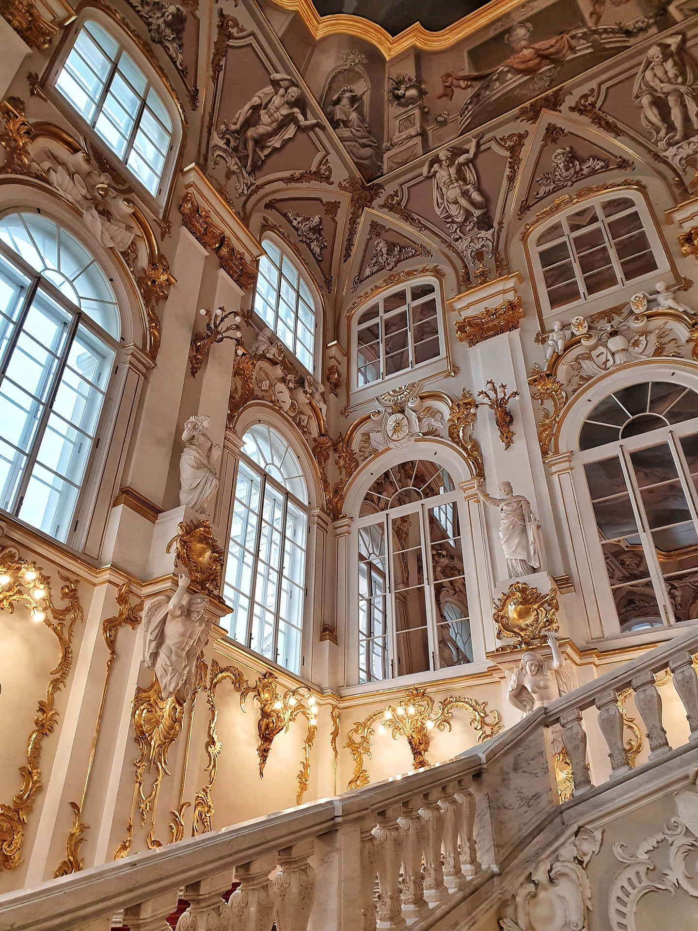 Discover The Grandeur Of Russia's Iconic Hermitage Museum. Background