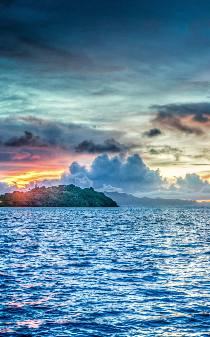 Discover The Unspoiled Paradise Of Bora Bora Background