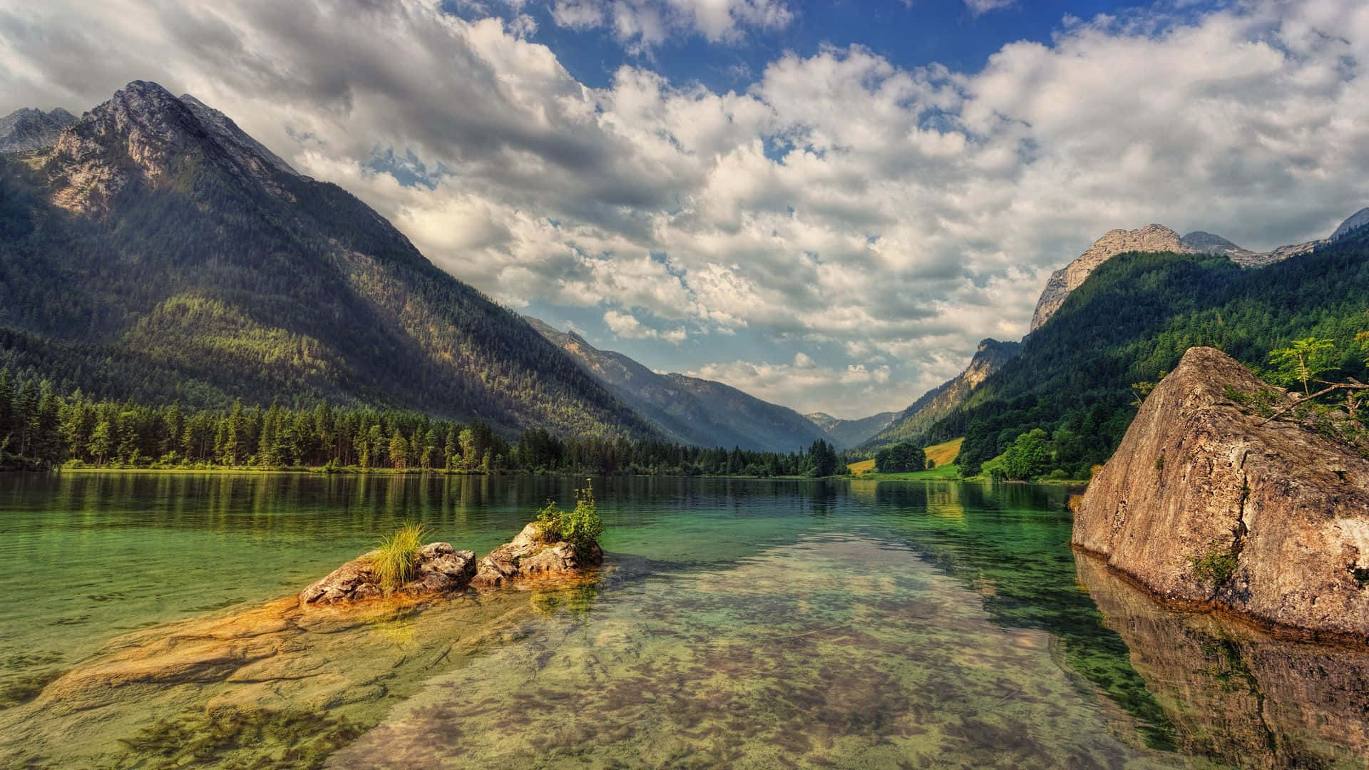 Discover Tranquility And Beauty With A Mesmerizing View Of A Stunning Lake Background