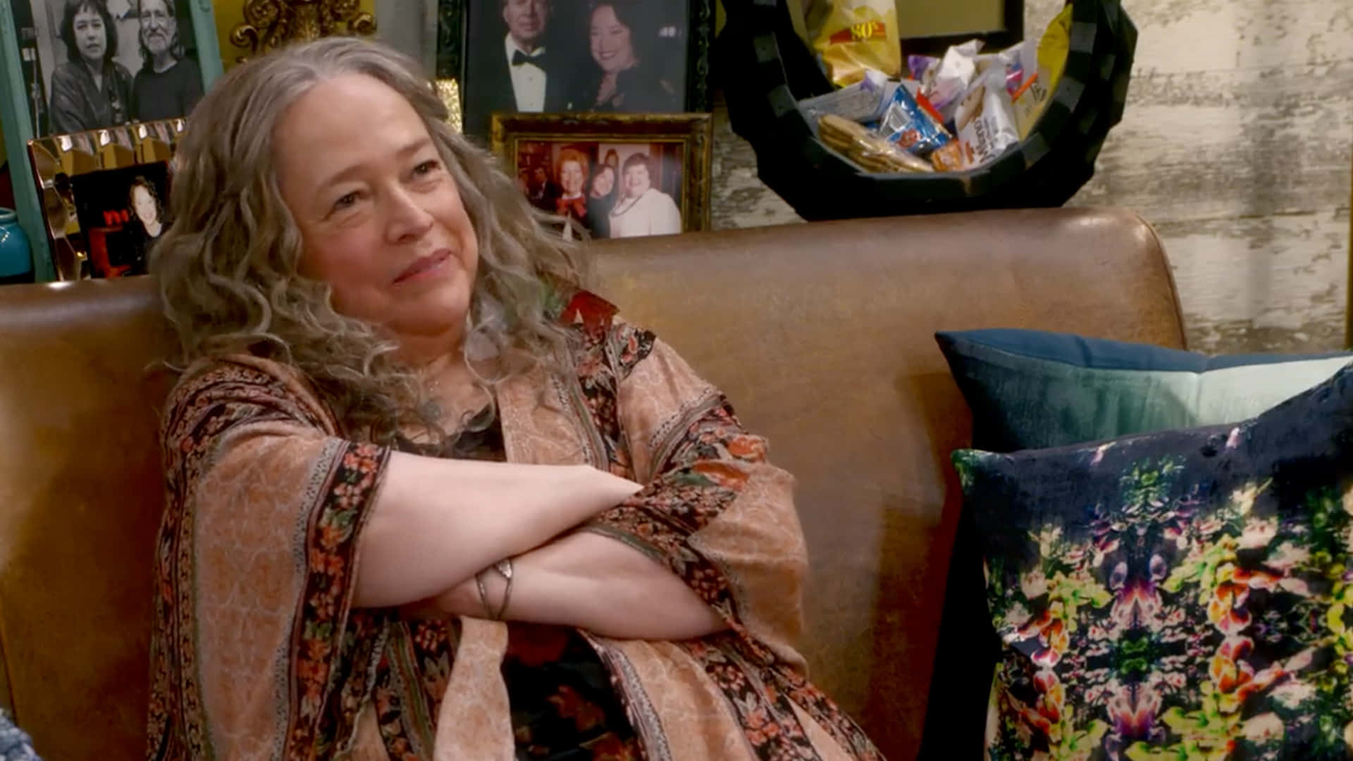 Disjointed Scene With Ruth Background