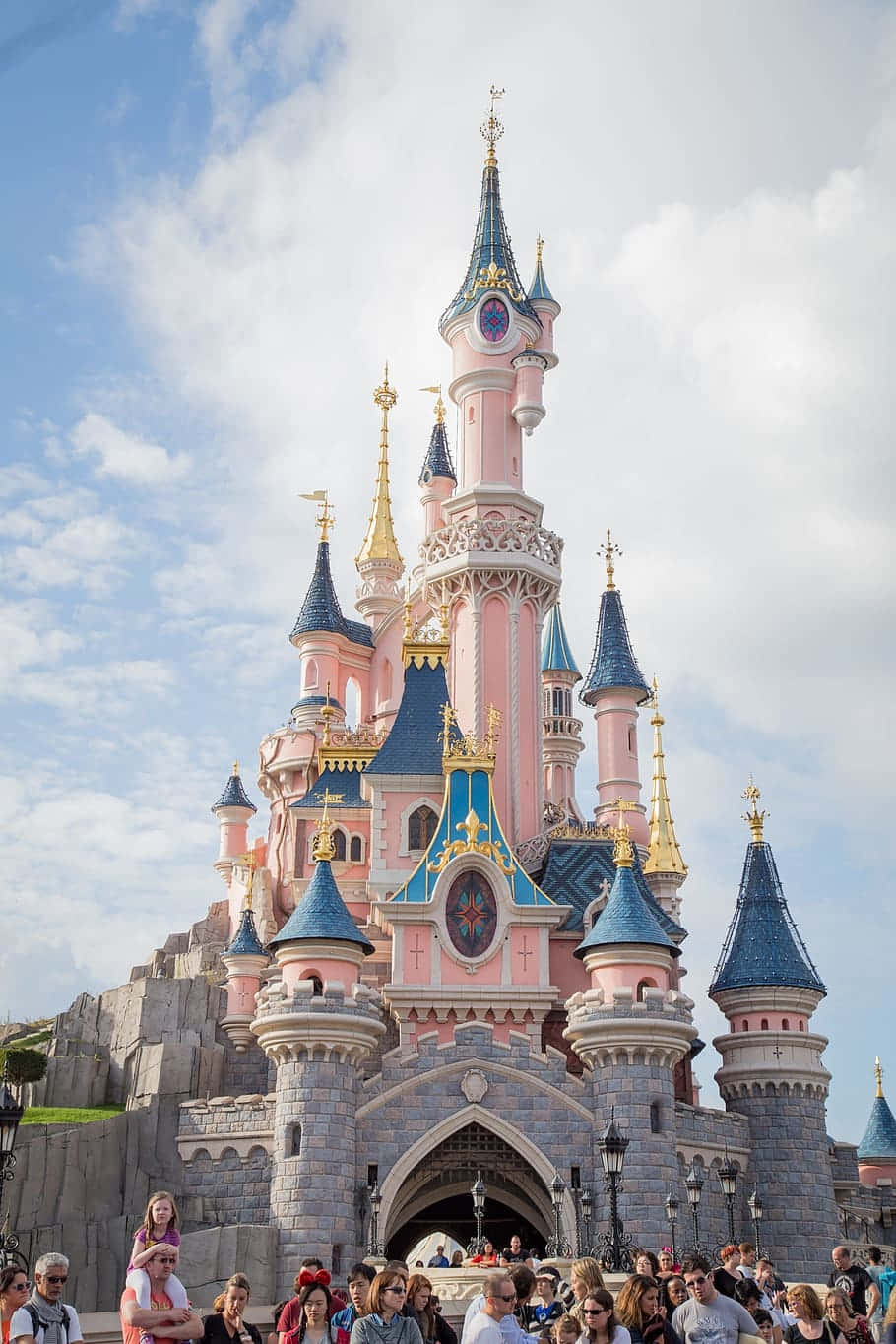 Disneyland Paris With Different Tourists