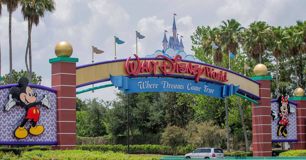 Disneyworld Welcome Arch Background