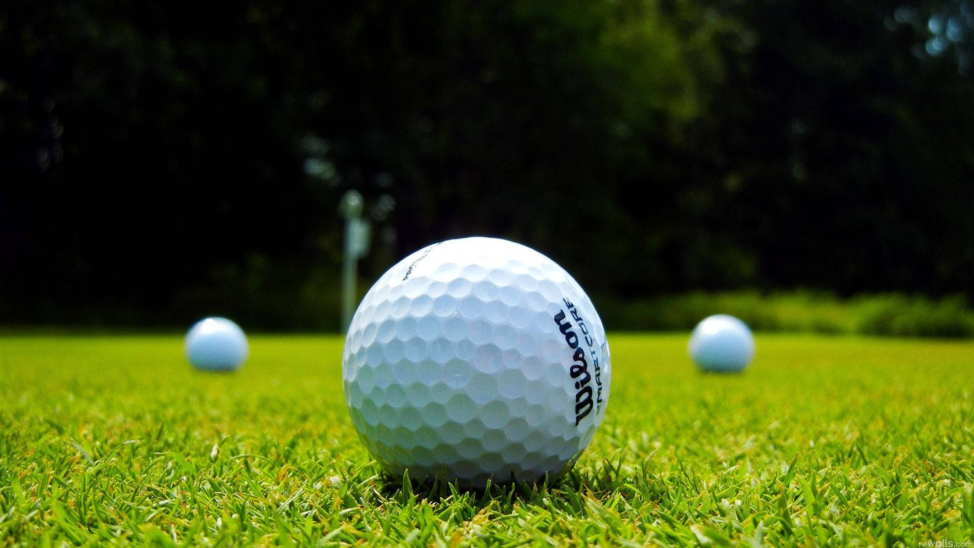 Distant Three Balls Golfing Desktop