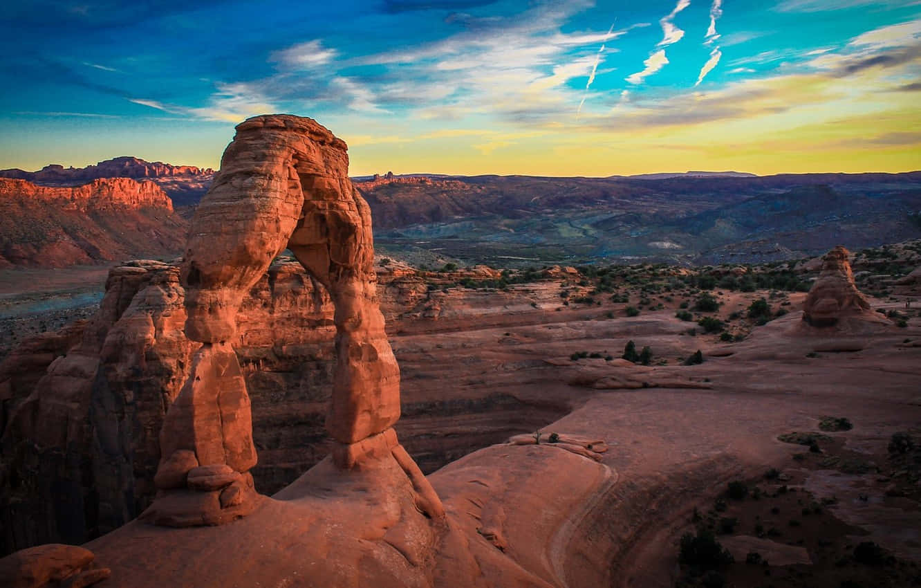 Distinct Delicate Arch Background