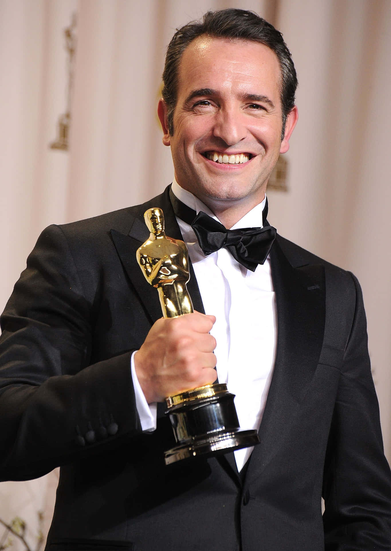 Distinguished French Actor Jean Dujardin Background