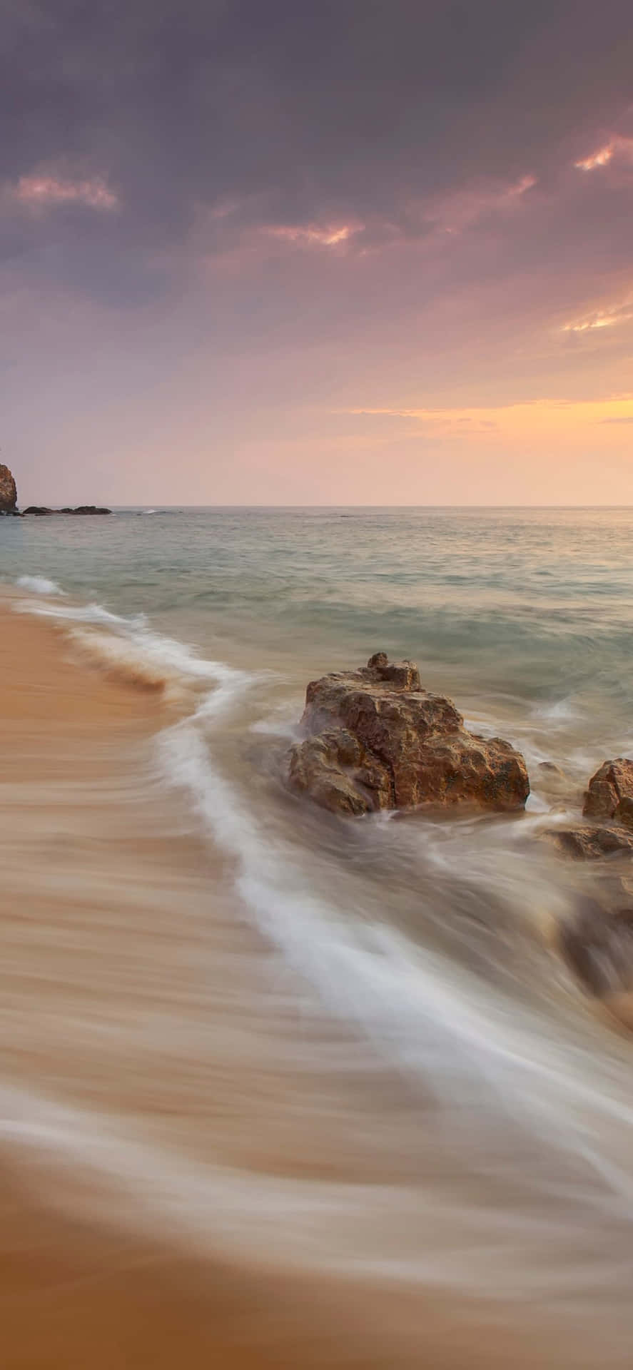 Dive Into Summer With A Beach Day And Your Trusty Iphone!