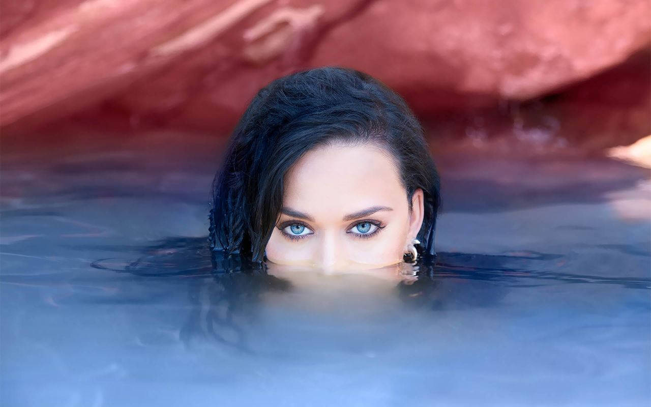 Dive Into The Sea Of Music With Katy Perry Background