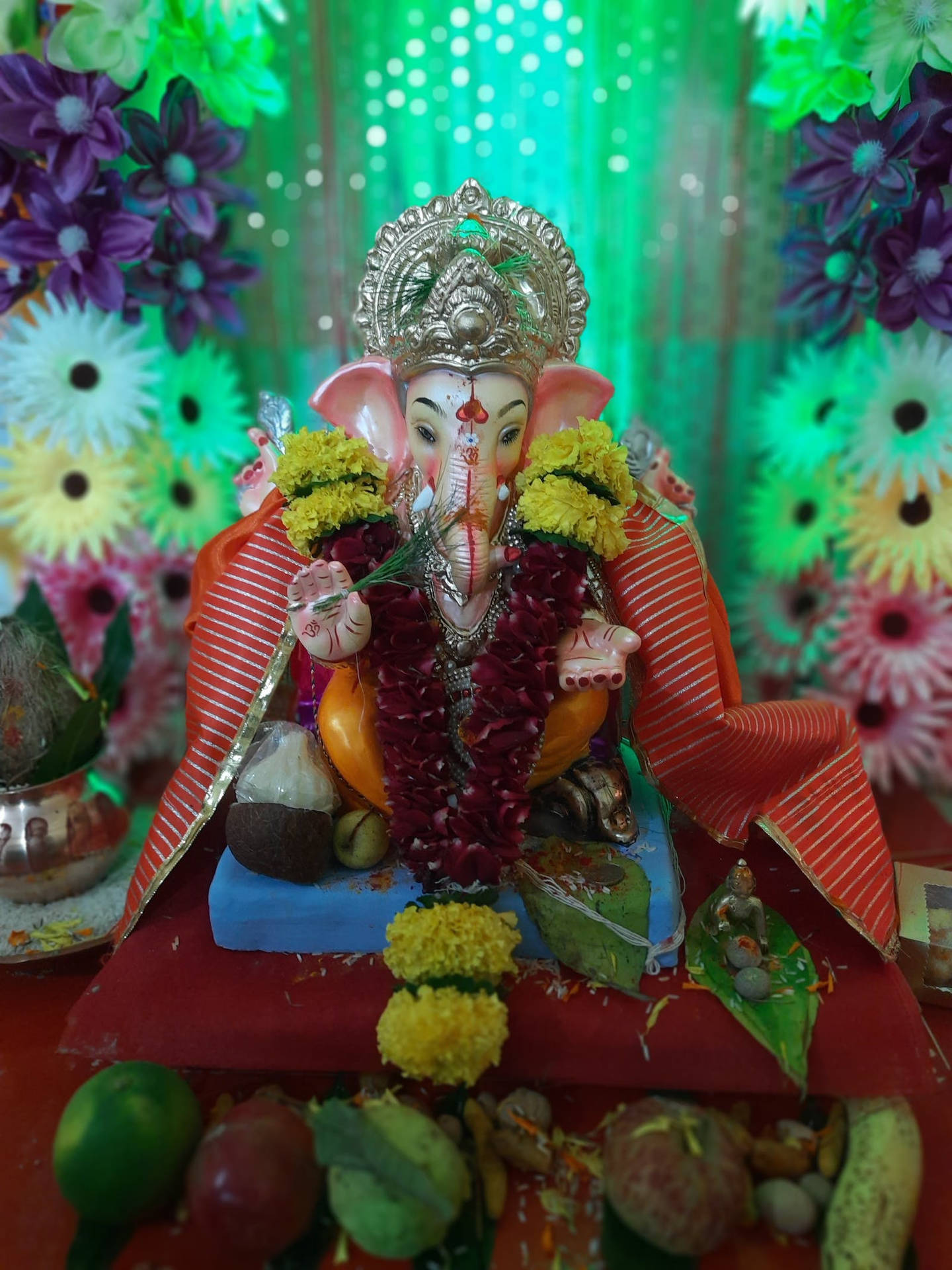 Divine Statue Of Lord Ganesh Background