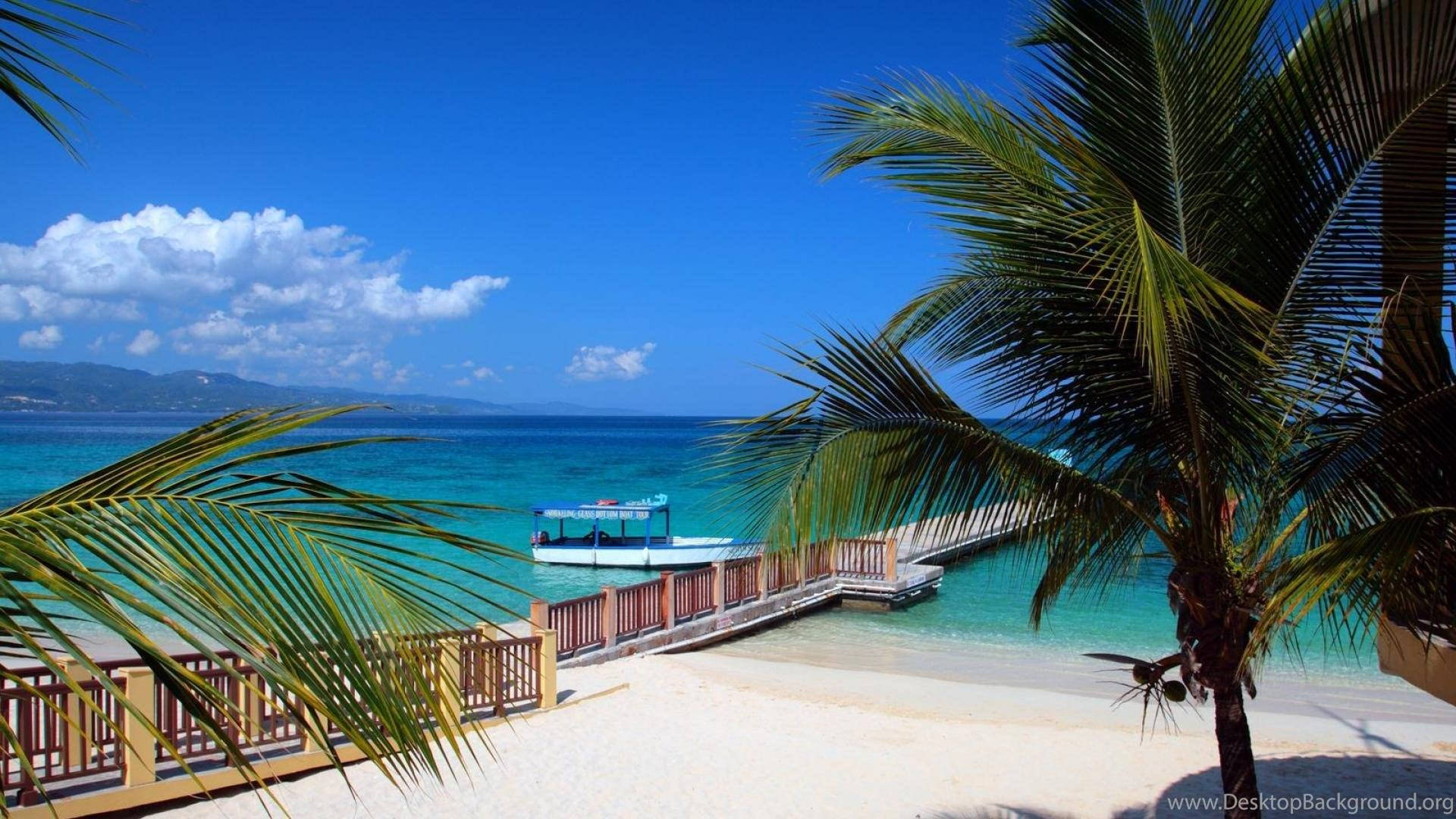 Doctor's Cave Beach In Montego Bay Background