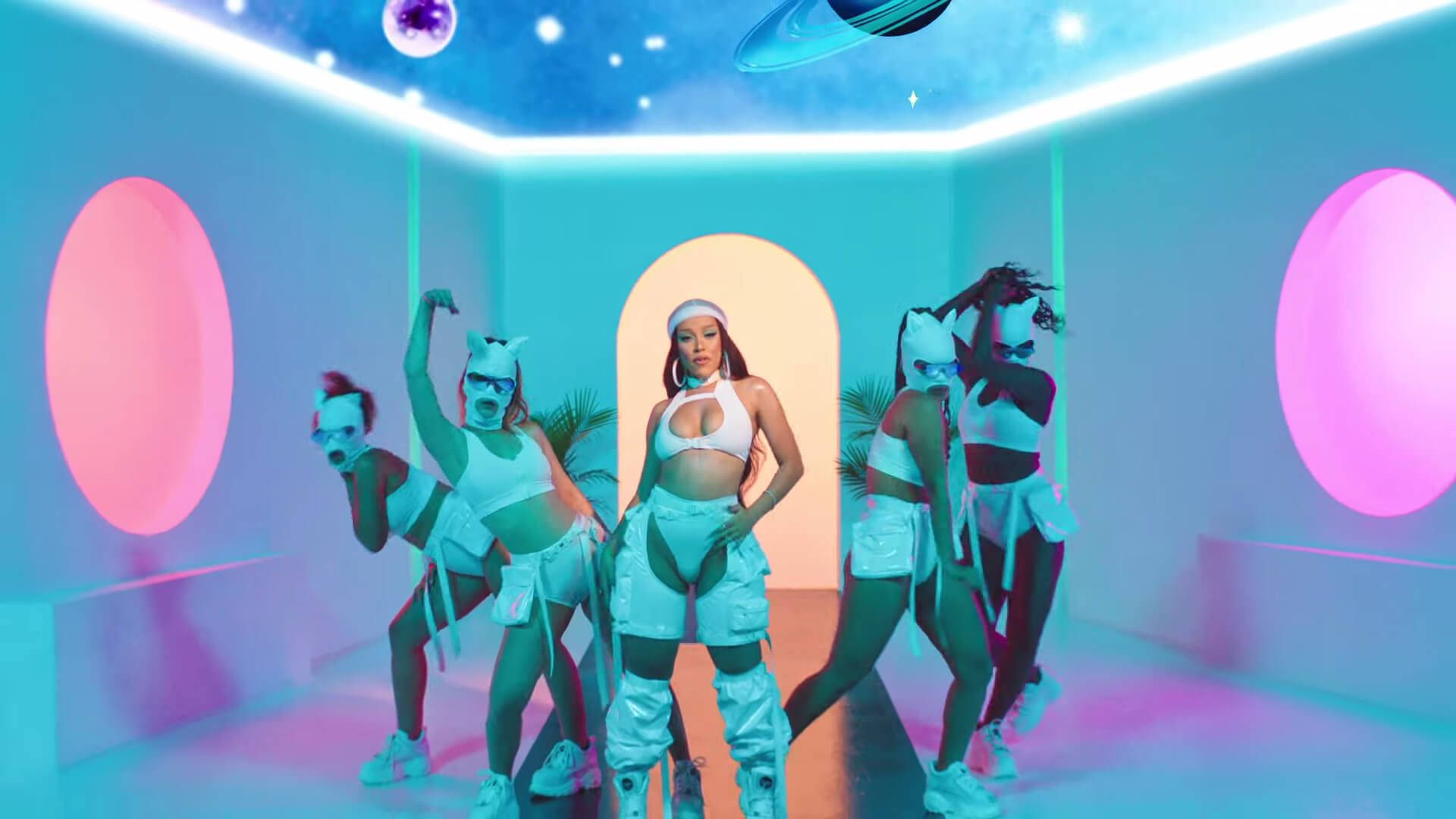 Doja Cat With White Cats Background