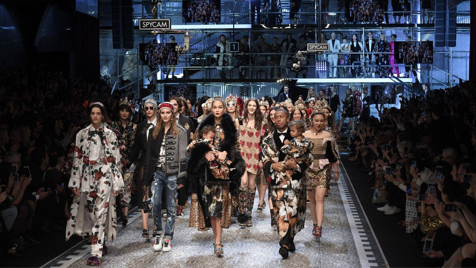 Dolce And Gabbana Models On Runway Fashionable Background